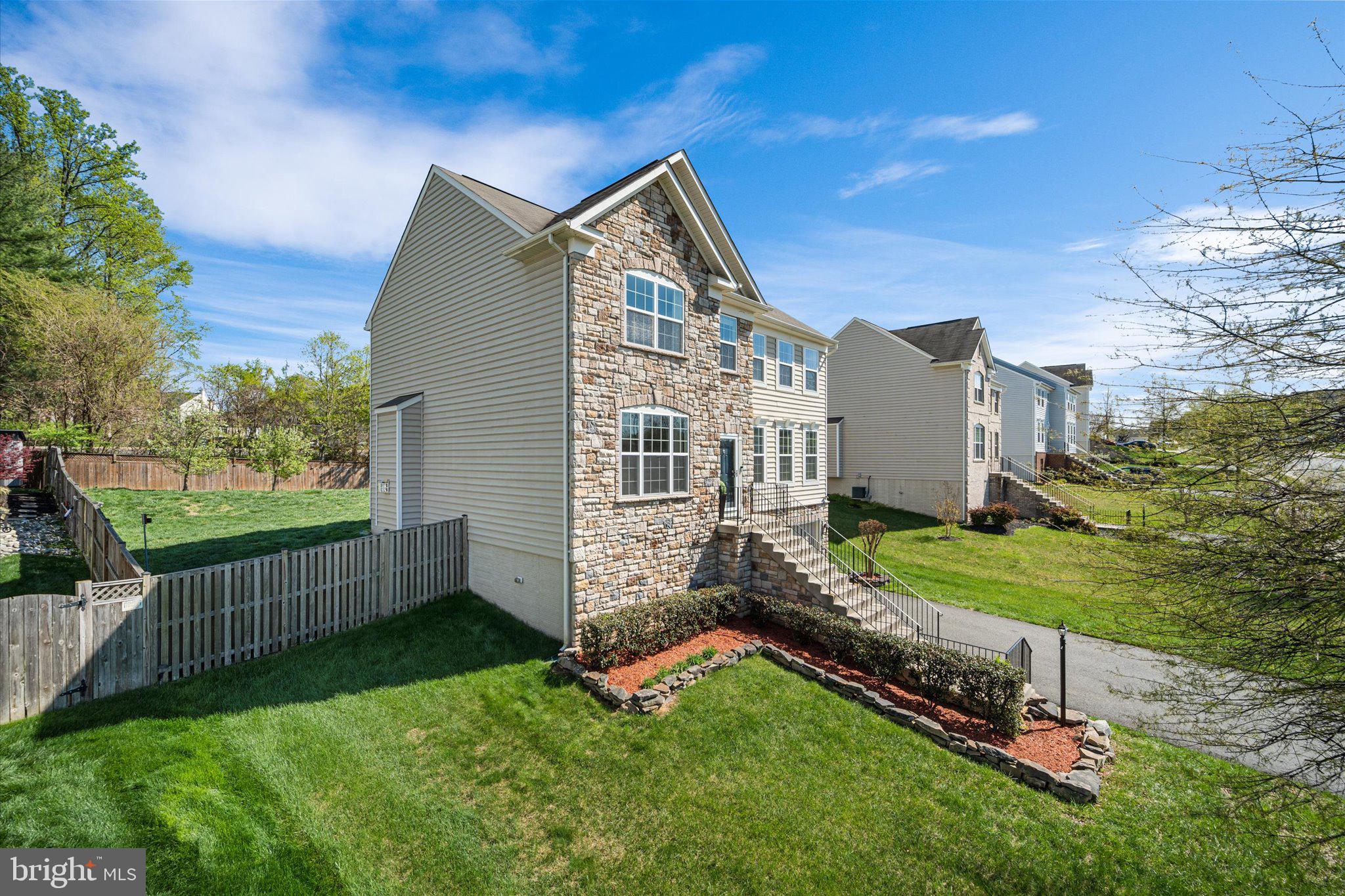 EAGLES POINTE - Residential