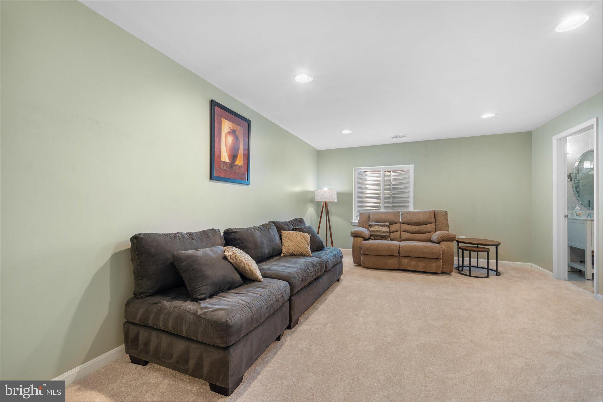 EAGLES POINTE - Residential