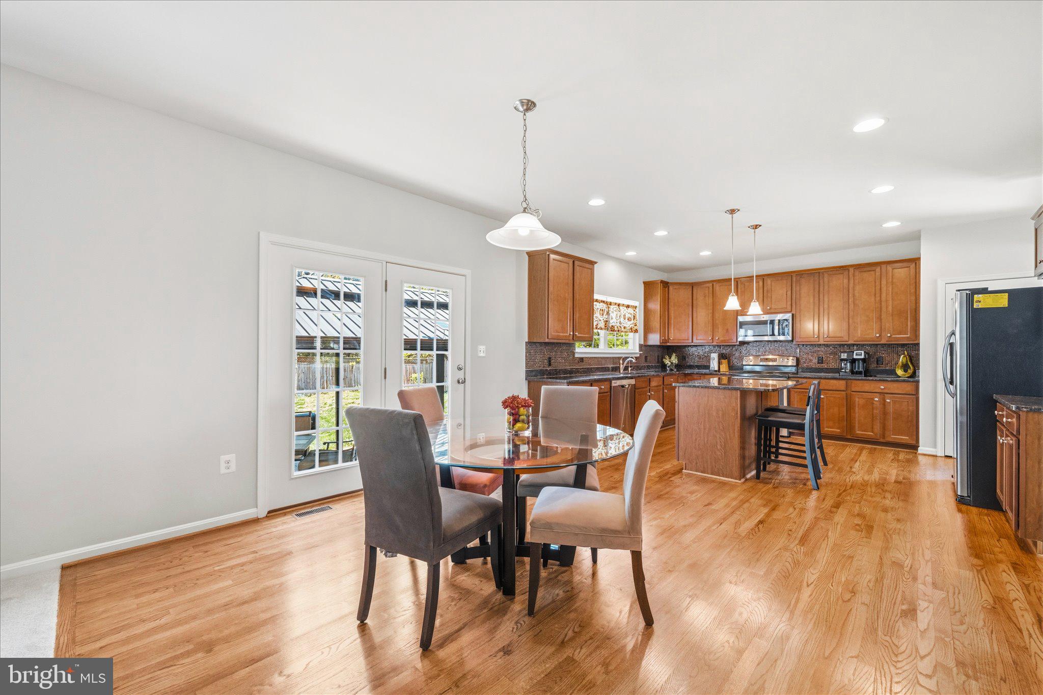 EAGLES POINTE - Residential