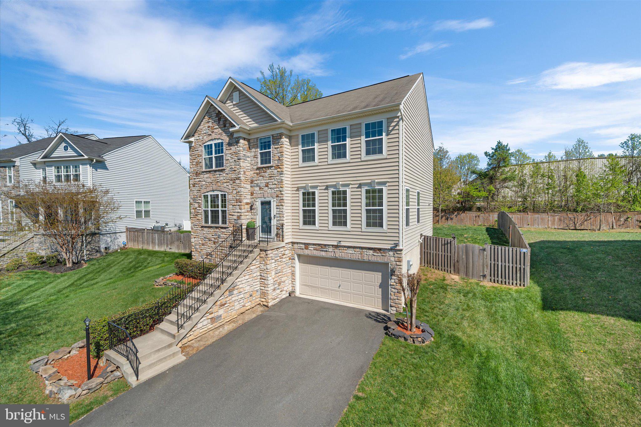 EAGLES POINTE - Residential