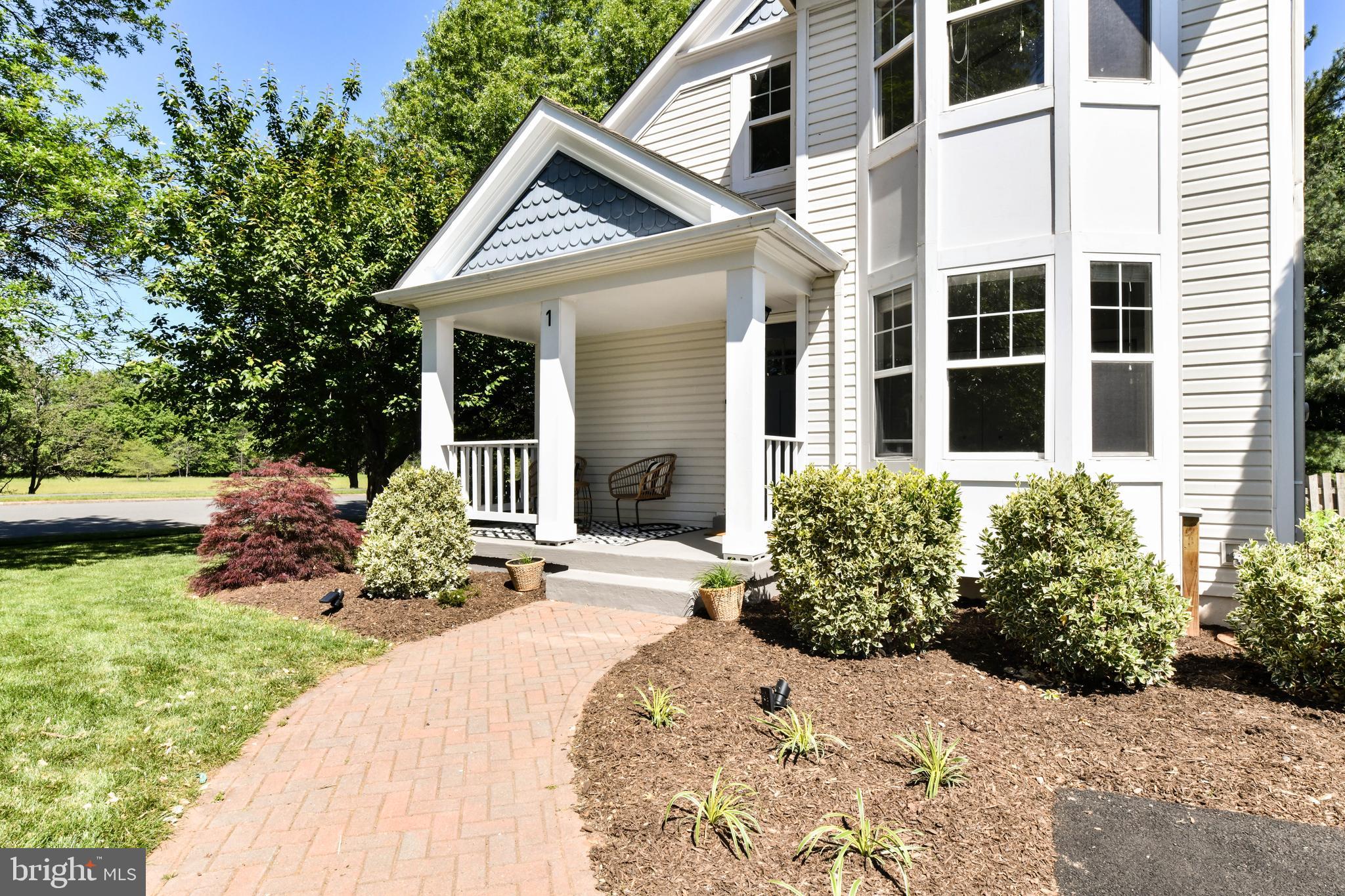 1 GLENGYLE LANE