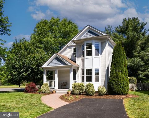 Photo of 1 Glengyle Lane, STERLING, VA 20165 (MLS # VALO2124756)