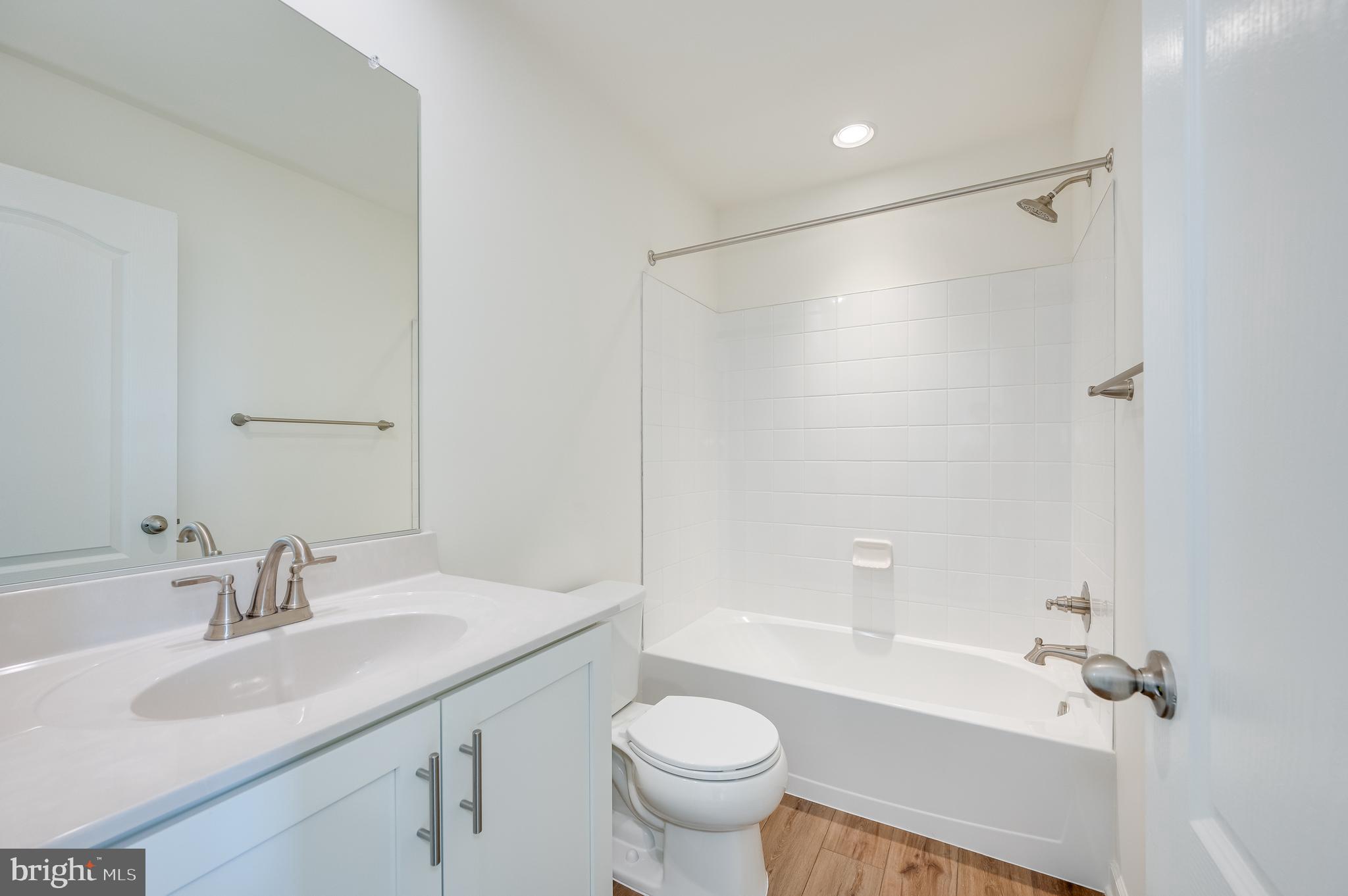 OVERLOOK AT RIVERSIDE TOWNHOMES - Residential Lease