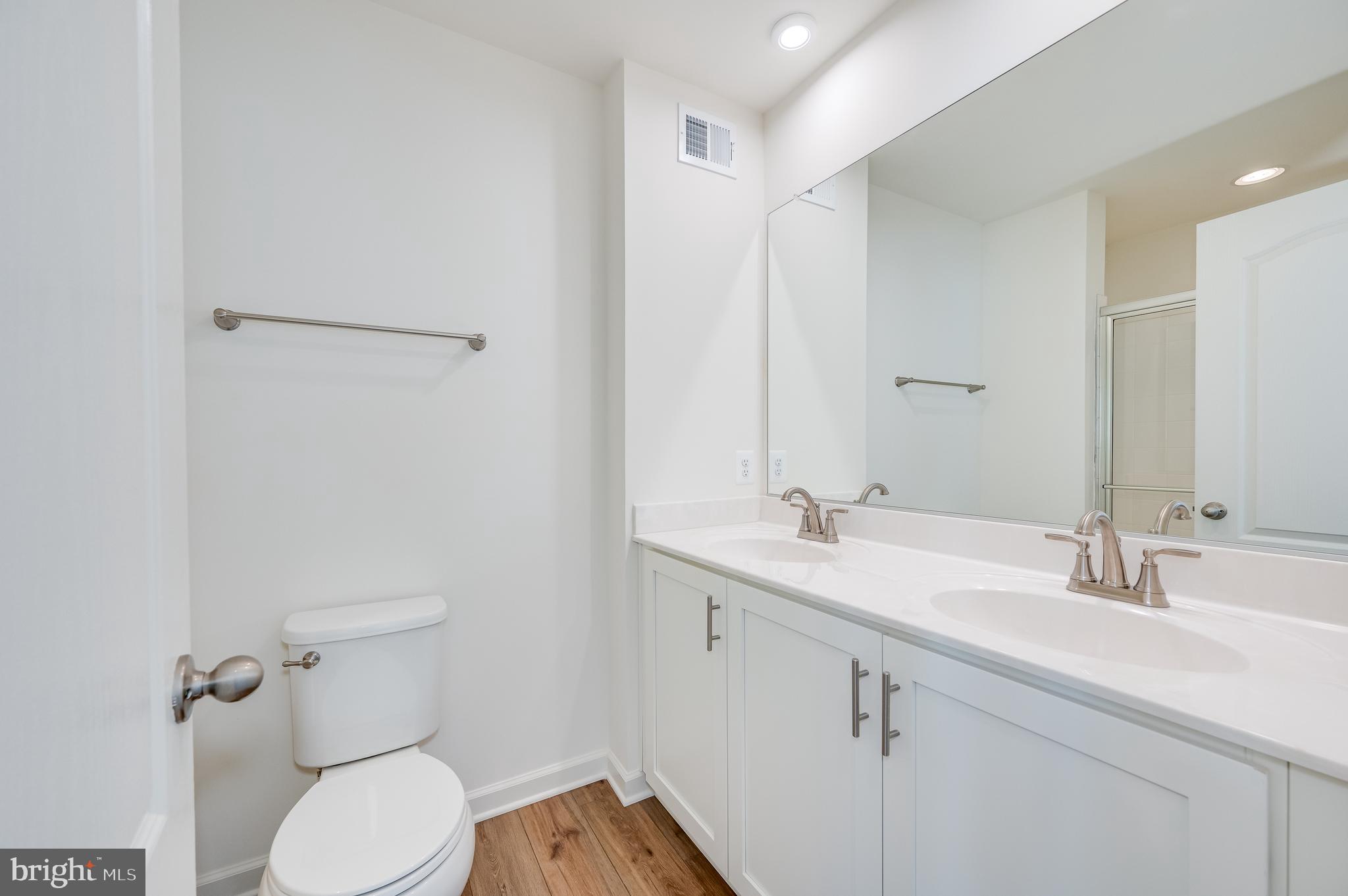 OVERLOOK AT RIVERSIDE TOWNHOMES - Residential Lease