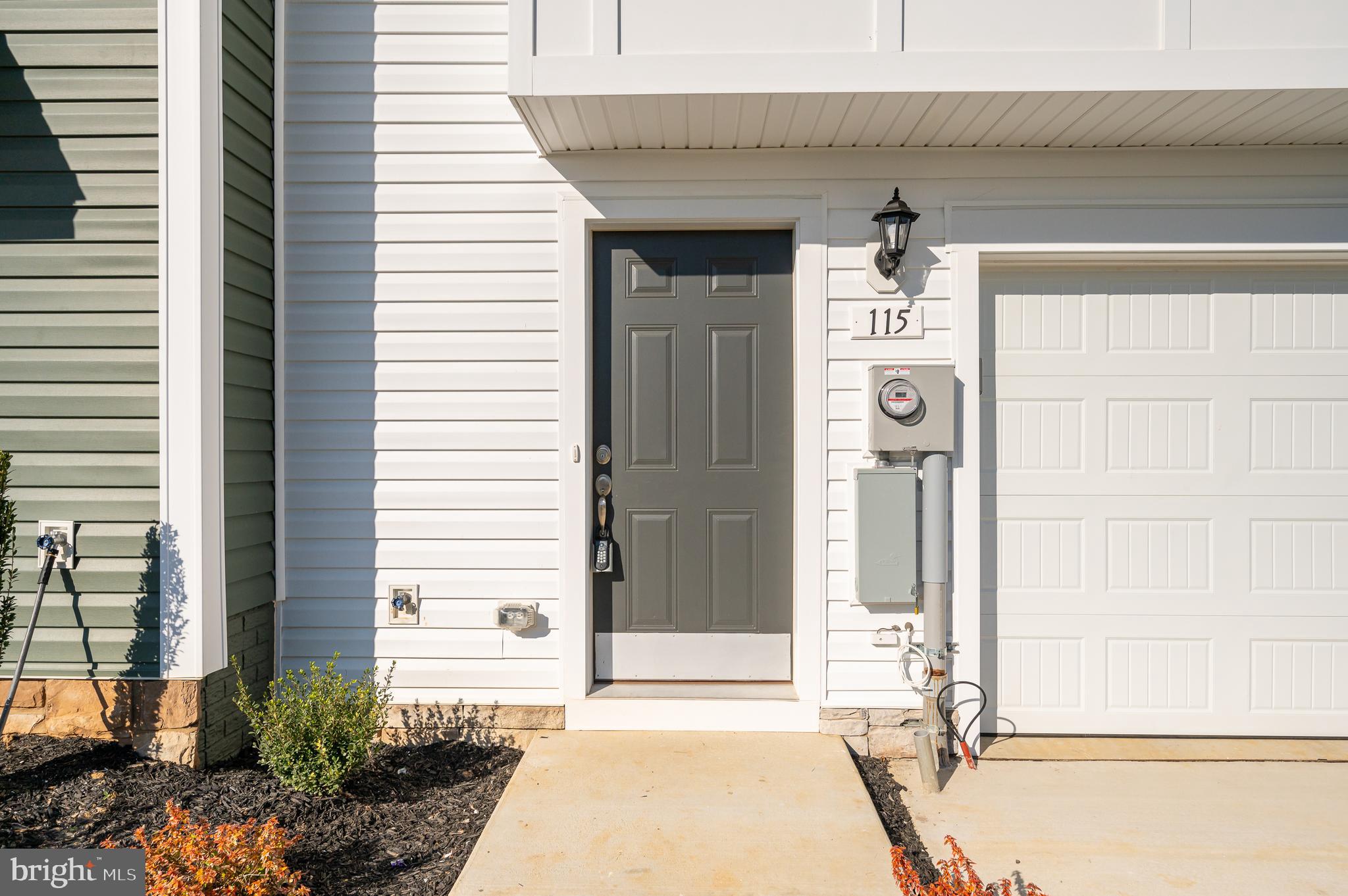 OVERLOOK AT RIVERSIDE TOWNHOMES - Residential Lease