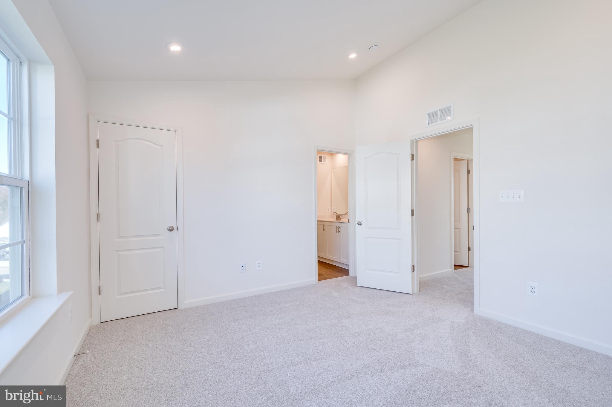 OVERLOOK AT RIVERSIDE TOWNHOMES - Residential Lease