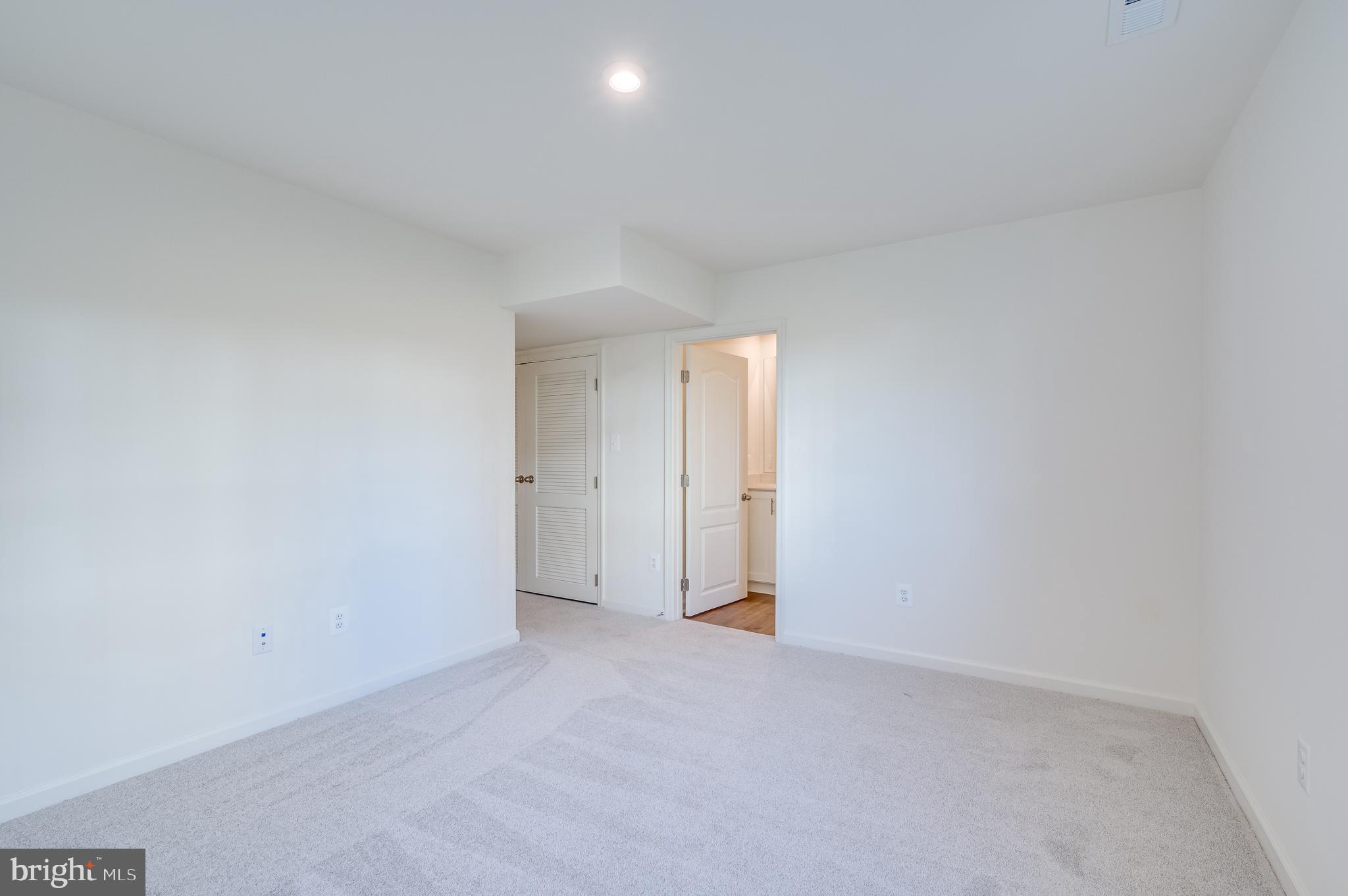 OVERLOOK AT RIVERSIDE TOWNHOMES - Residential Lease