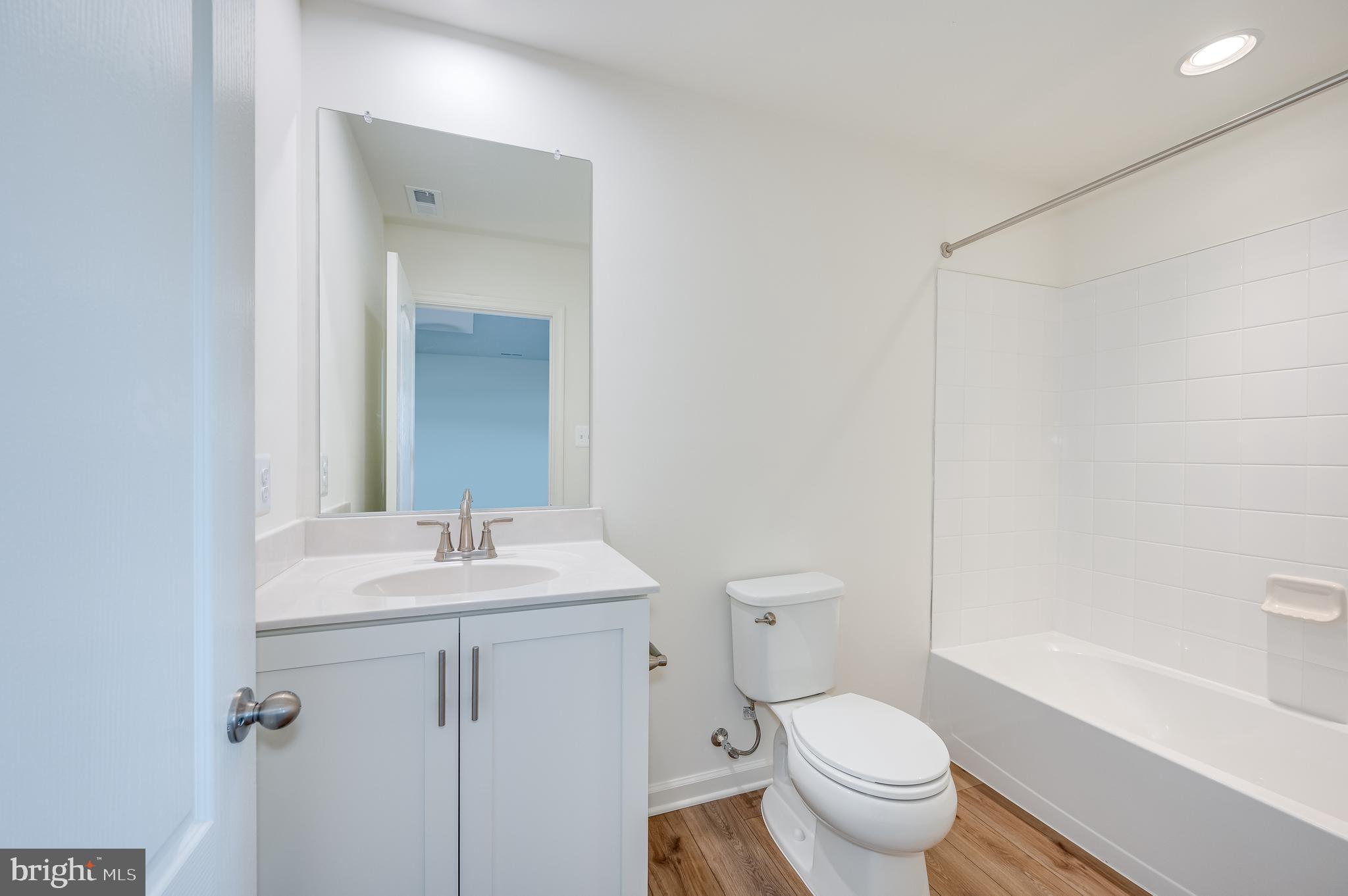 OVERLOOK AT RIVERSIDE TOWNHOMES - Residential Lease