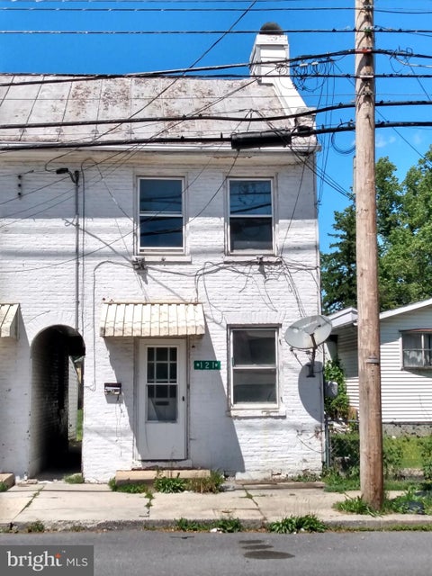Townhouse For Sale - 121 W King Street<br/> CHAMBERSBURG, PA 17201