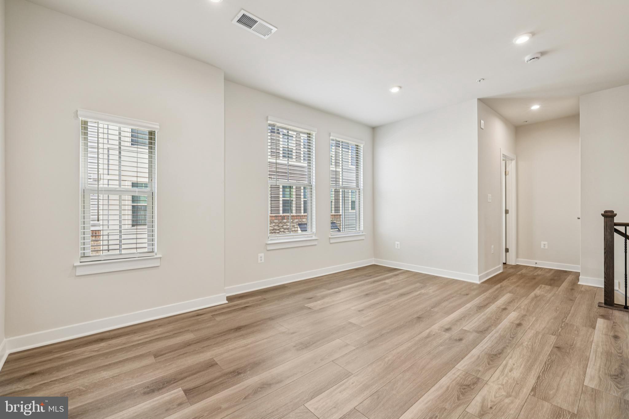 TOWN SQUARE ROW - Residential