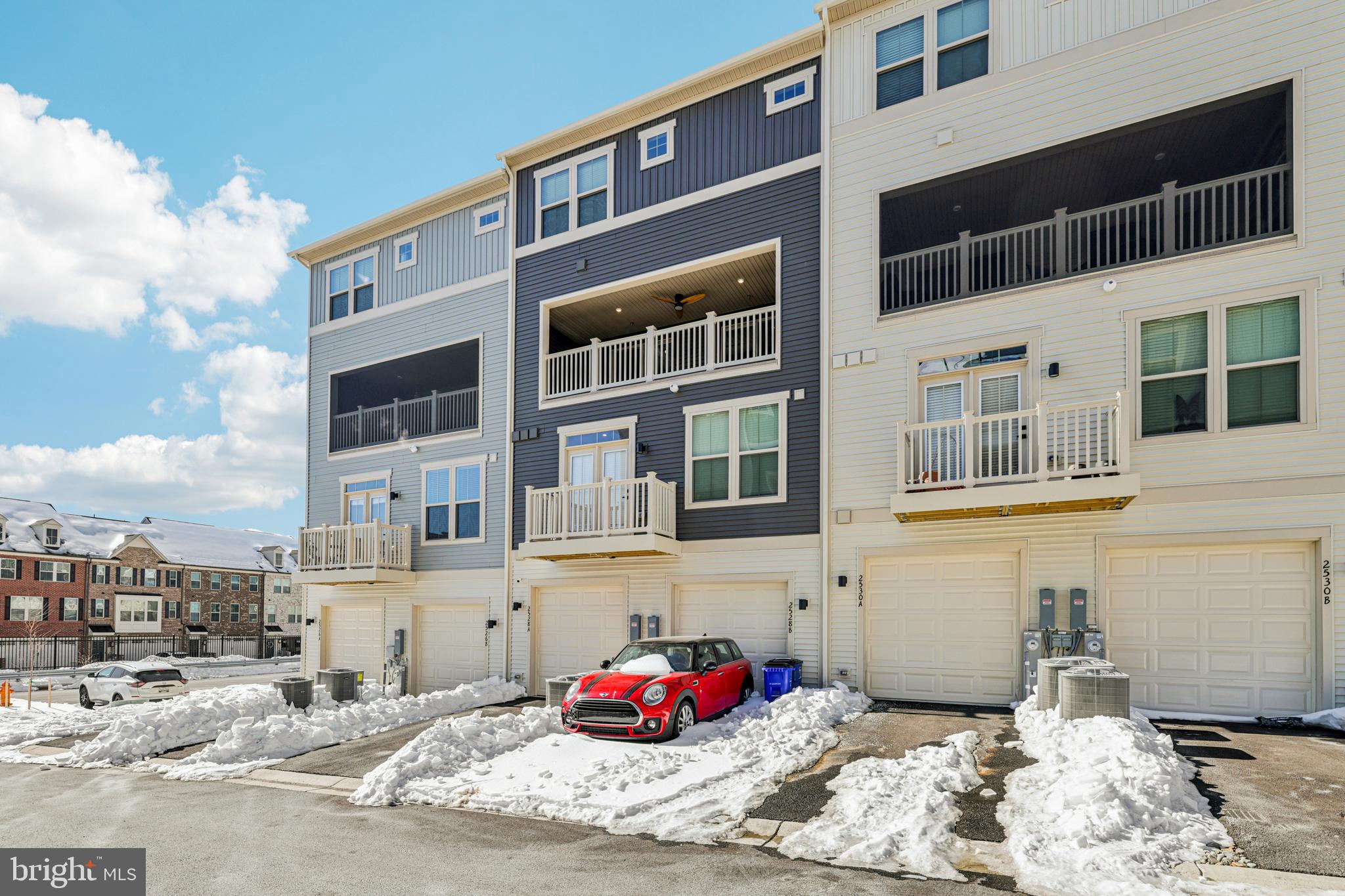 TOWN SQUARE ROW - Residential