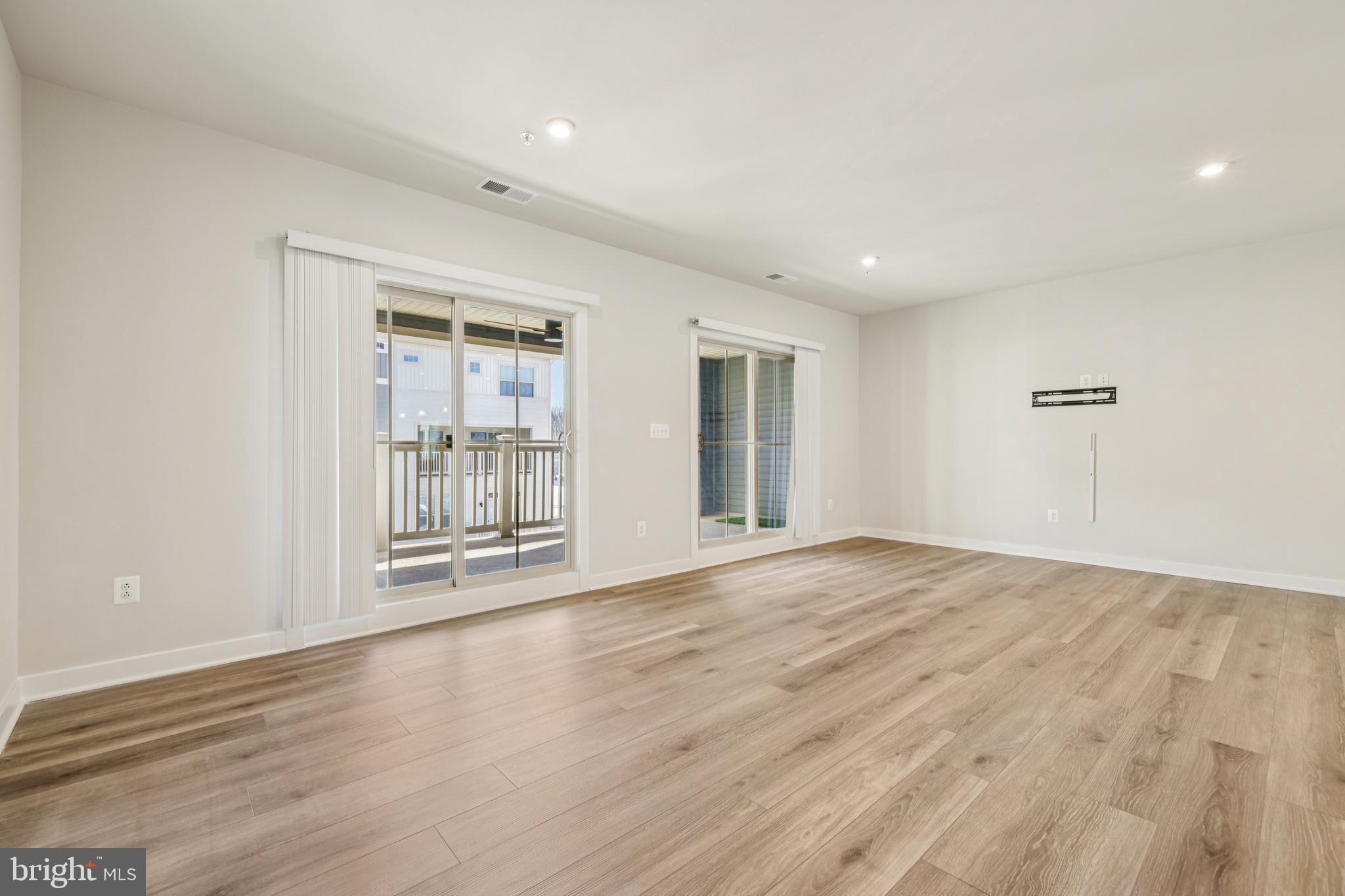 TOWN SQUARE ROW - Residential