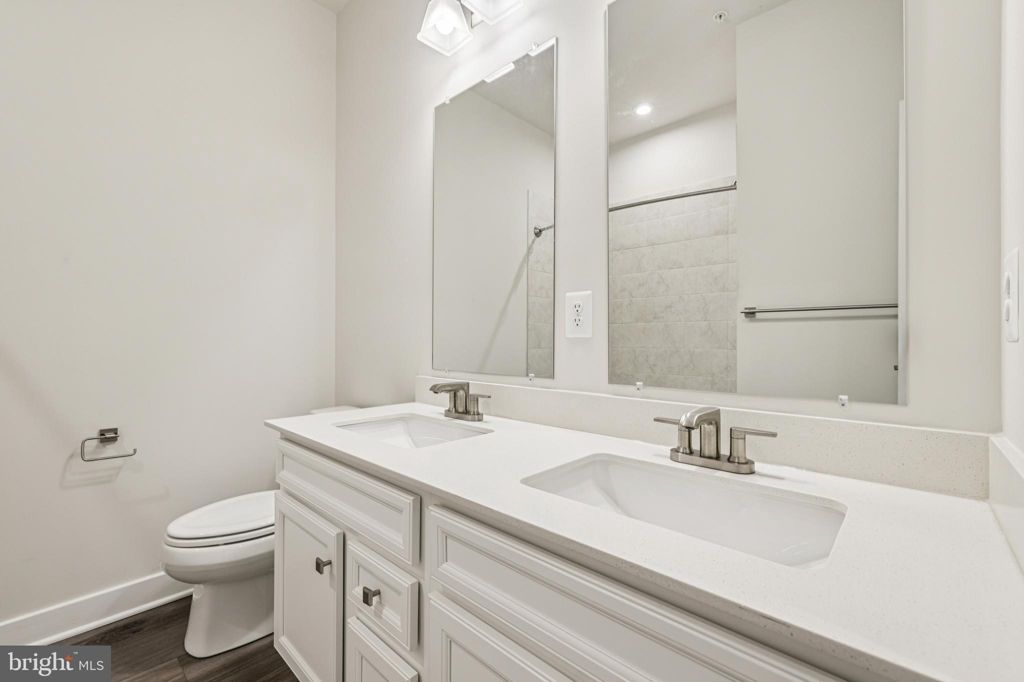 TOWN SQUARE ROW - Residential