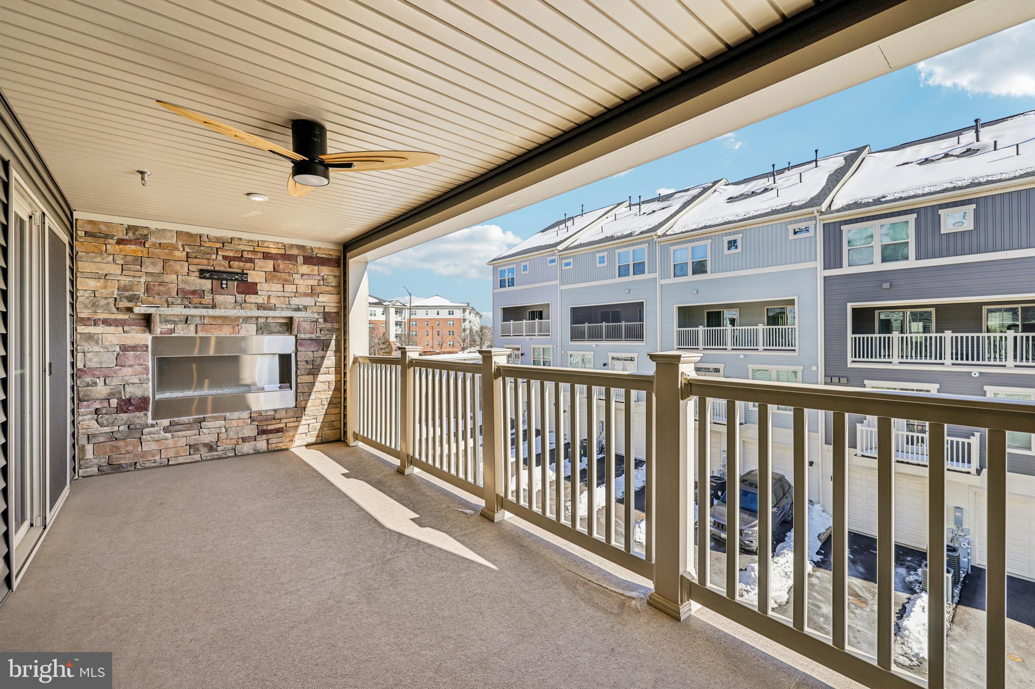 TOWN SQUARE ROW - Residential