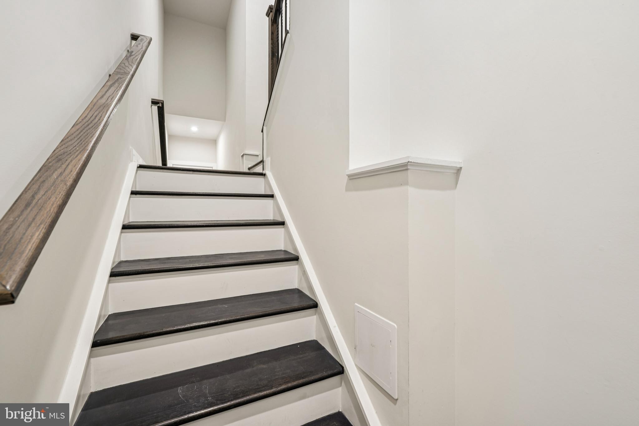 TOWN SQUARE ROW - Residential