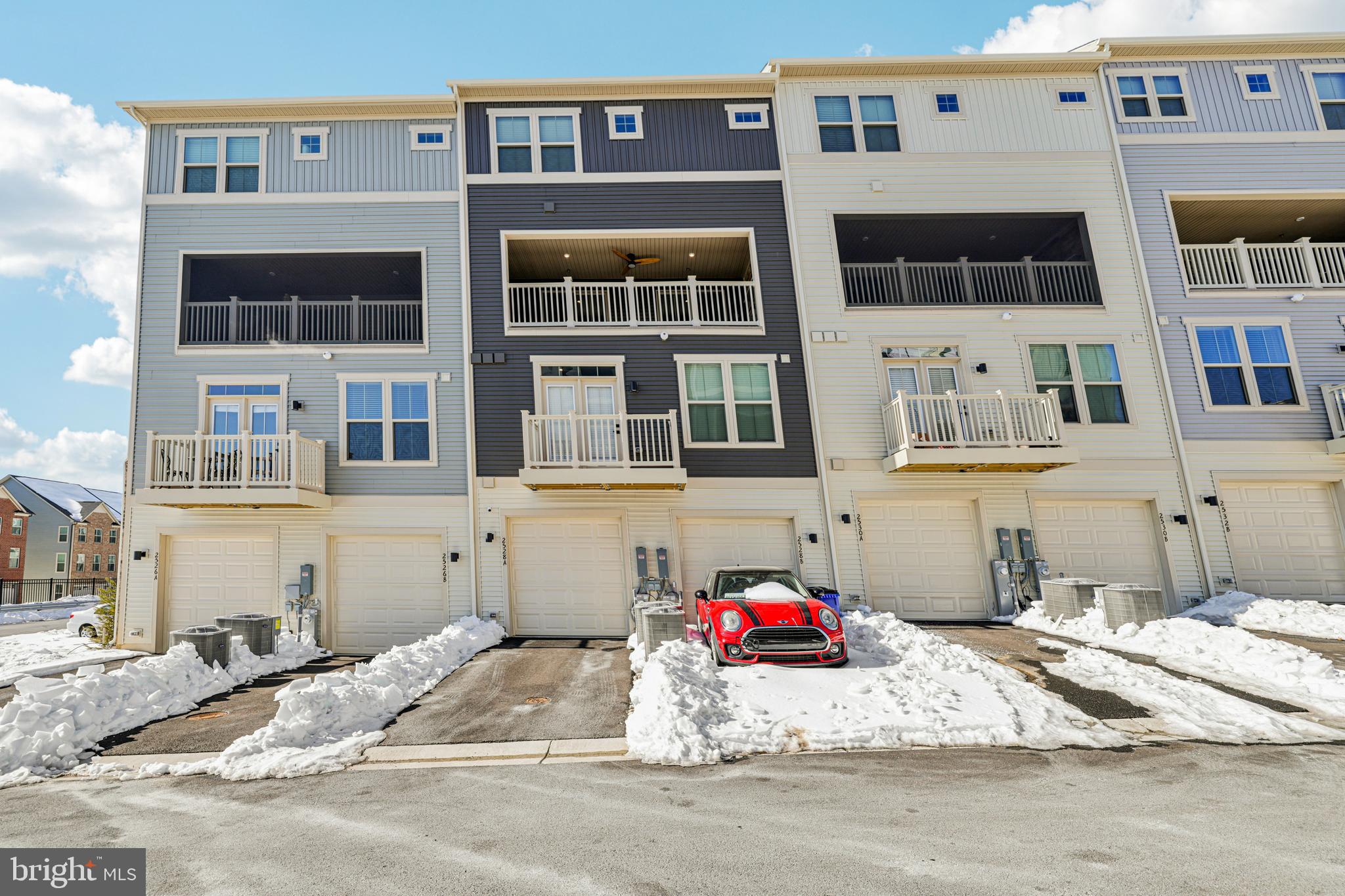 TOWN SQUARE ROW - Residential