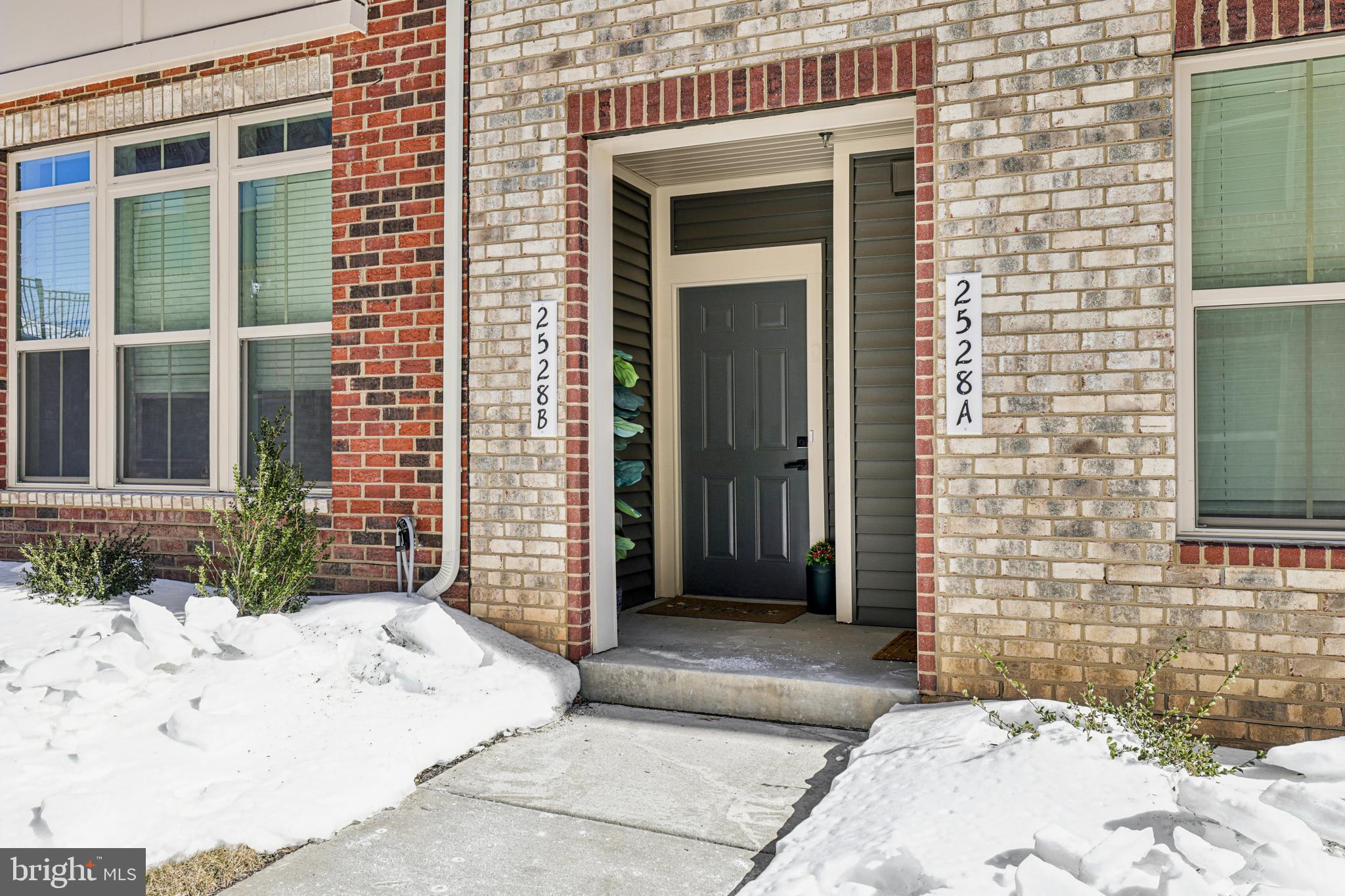 TOWN SQUARE ROW - Residential