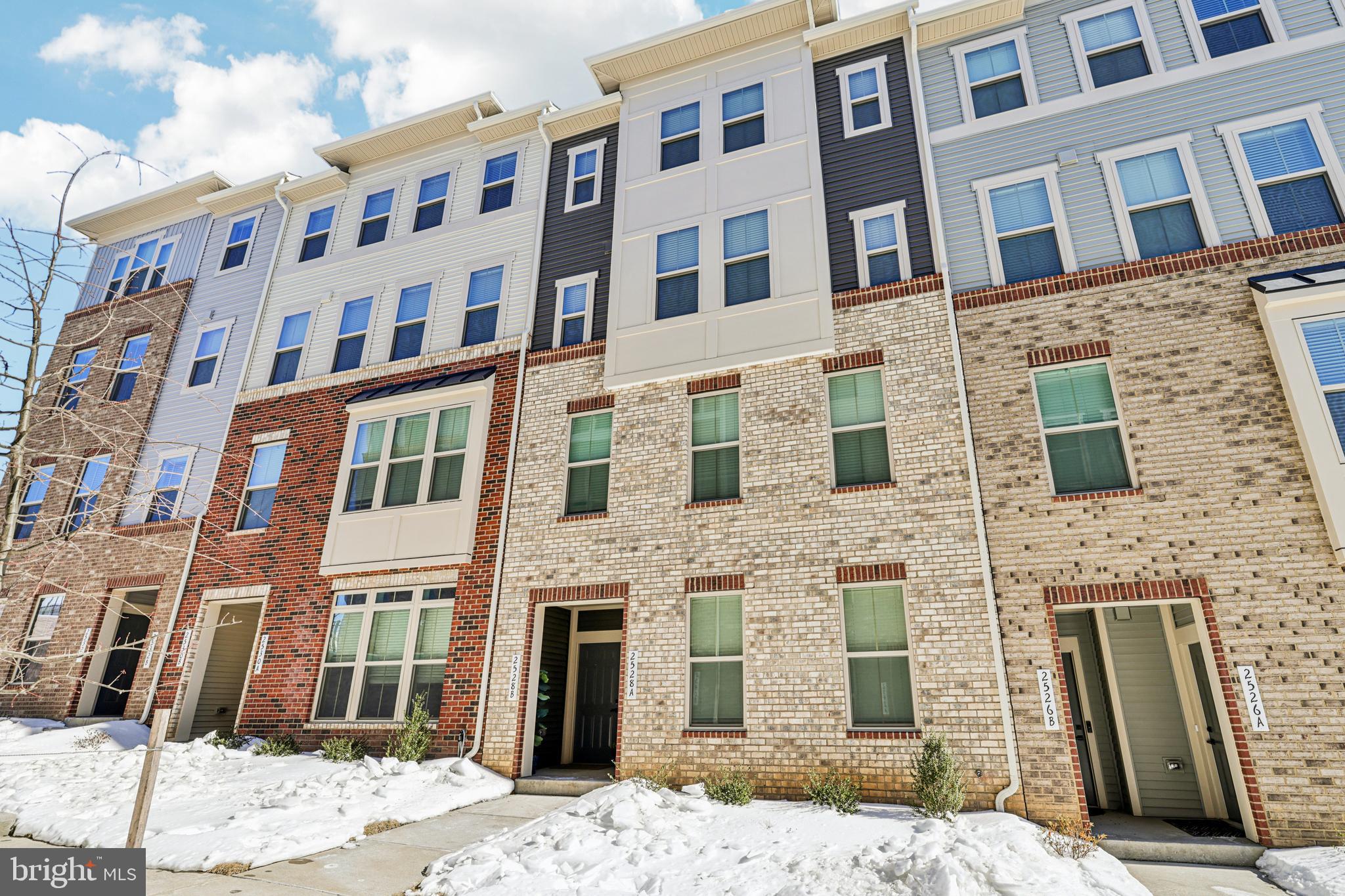 TOWN SQUARE ROW - Residential