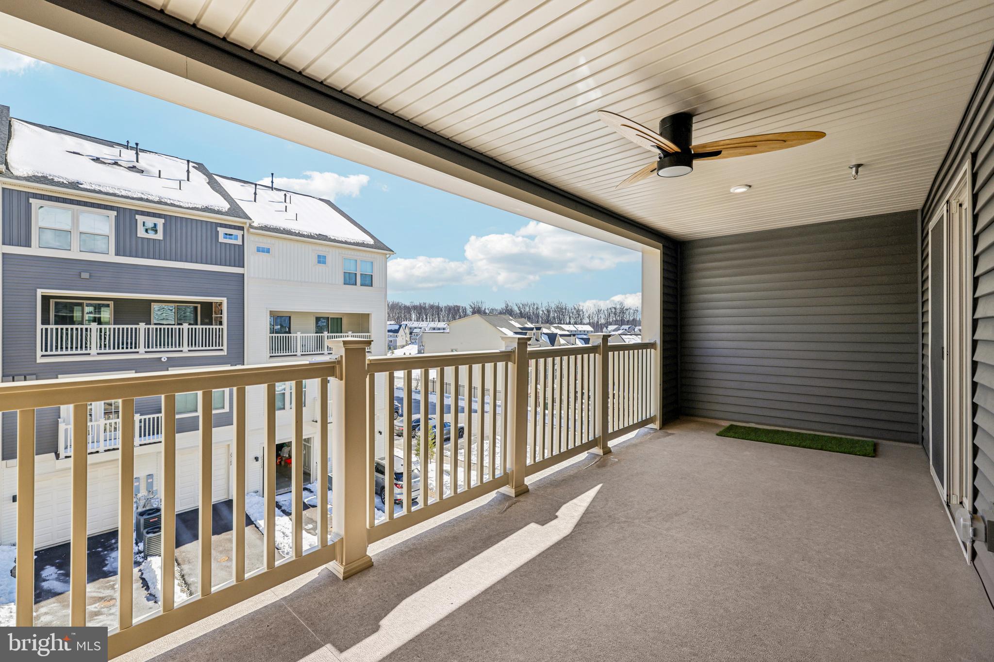 TOWN SQUARE ROW - Residential