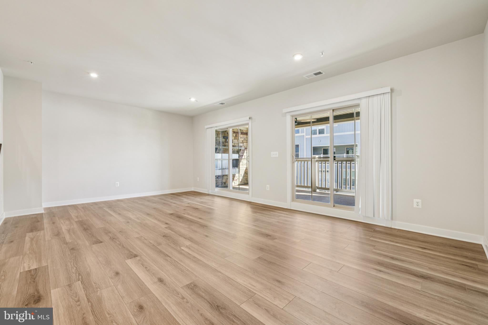 TOWN SQUARE ROW - Residential