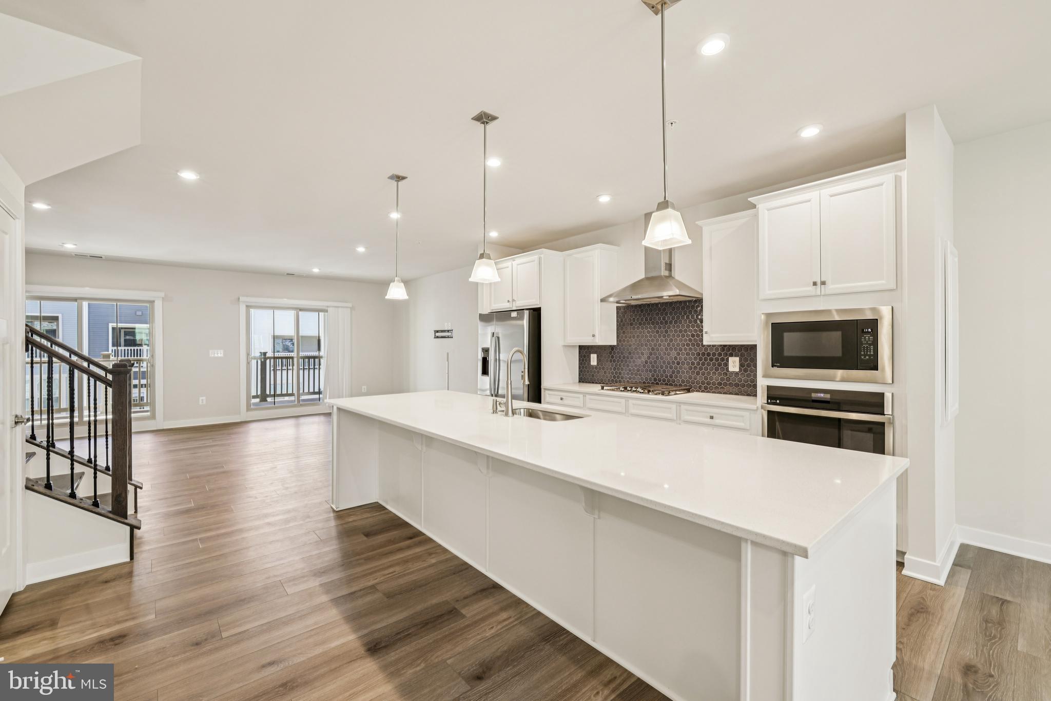 TOWN SQUARE ROW - Residential