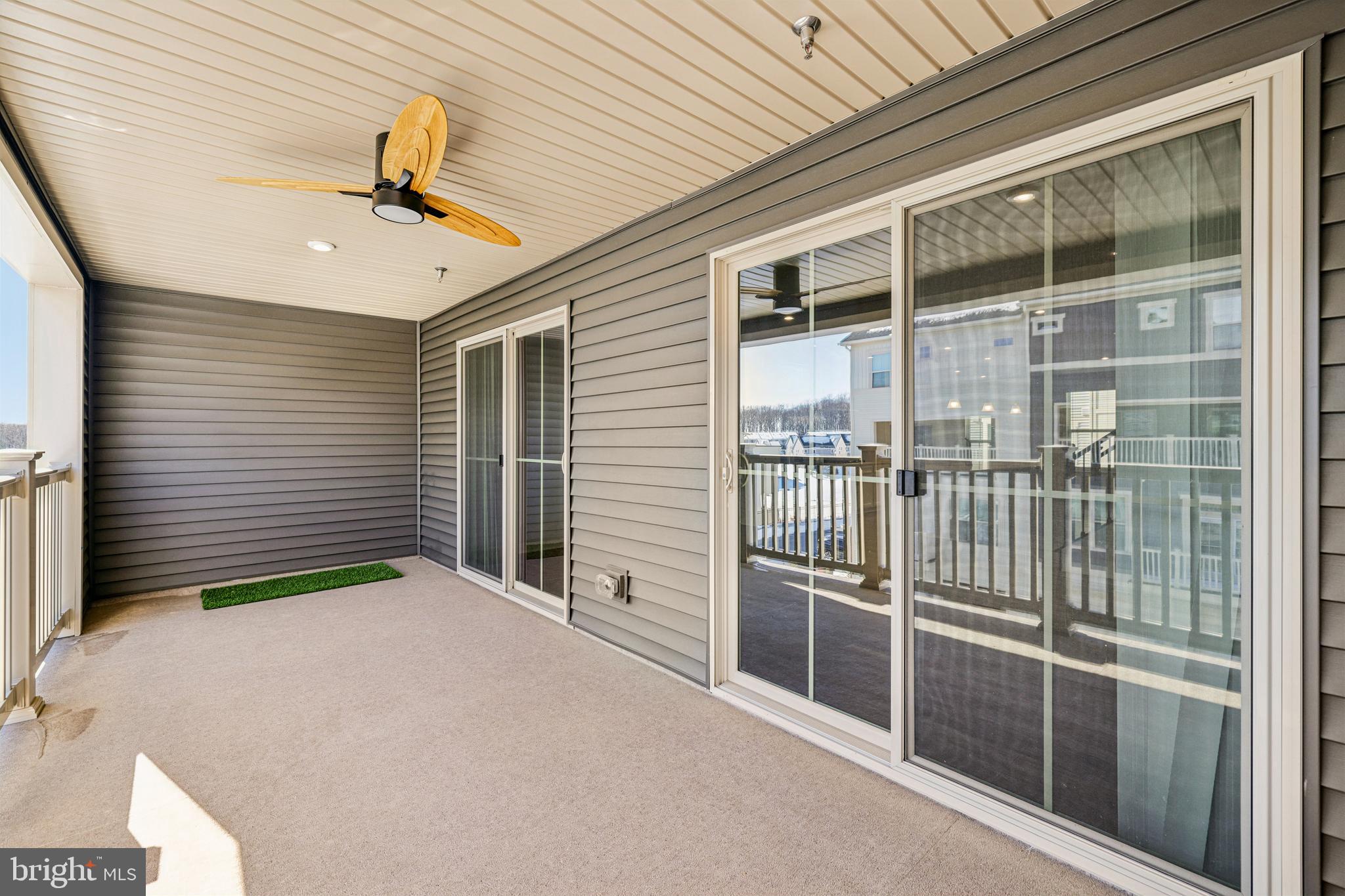 TOWN SQUARE ROW - Residential