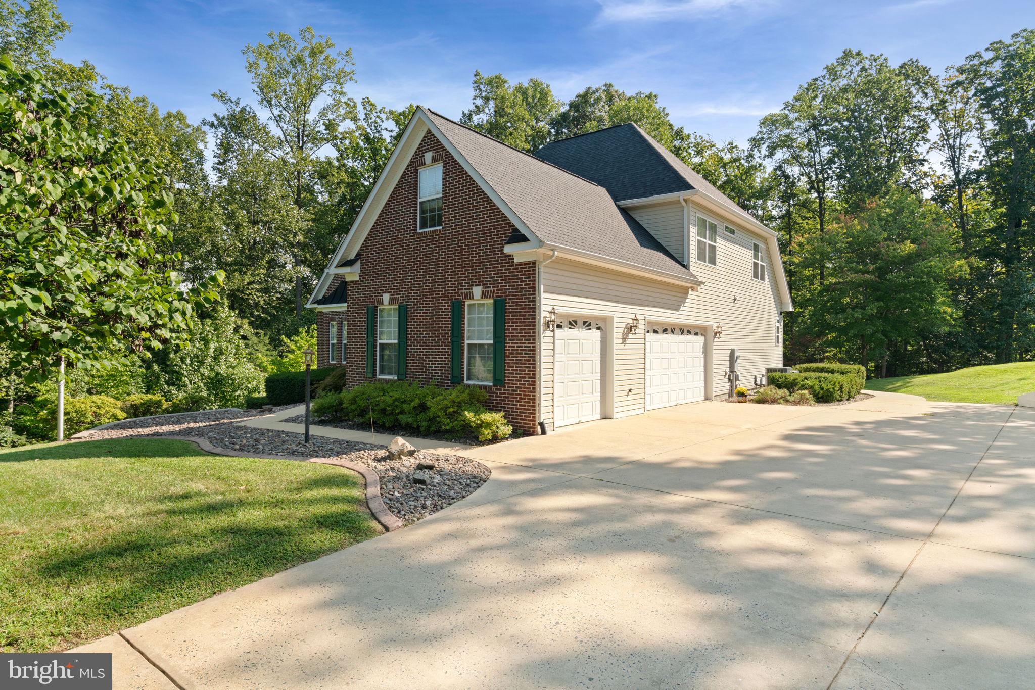 6 ARDEN LANE