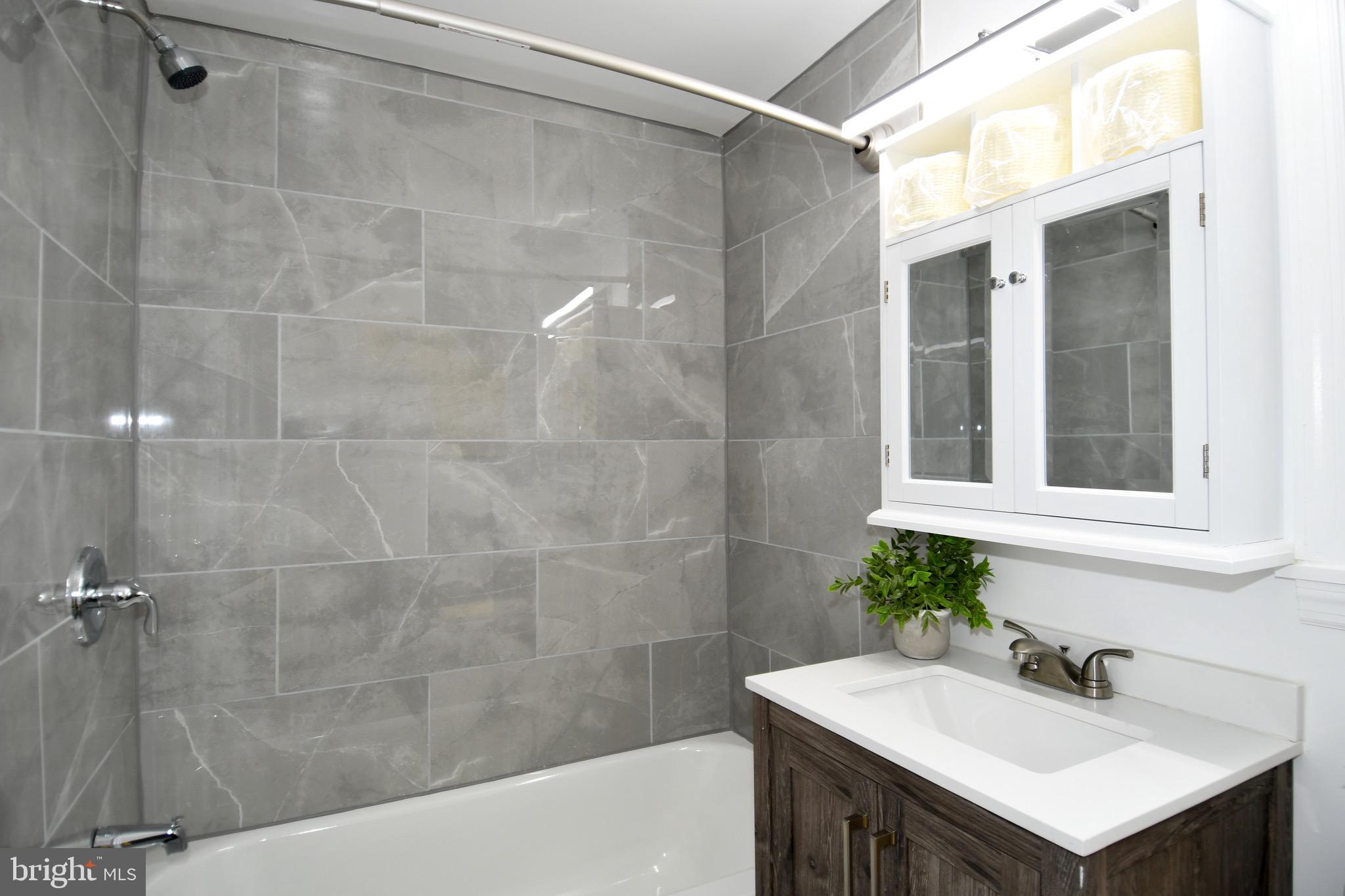 HOLLYWOOD - Residential