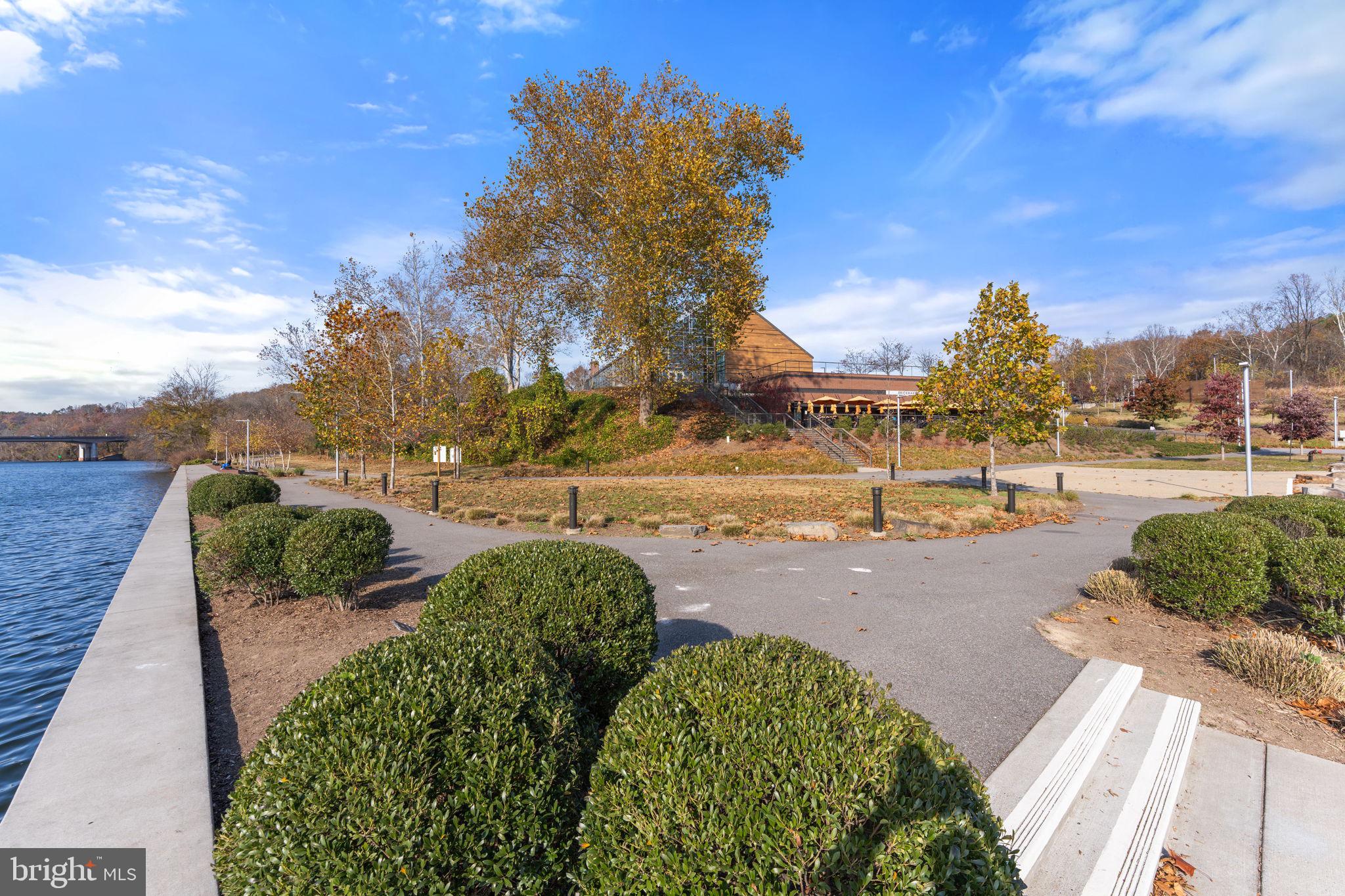 LAKE RIDGE - Residential