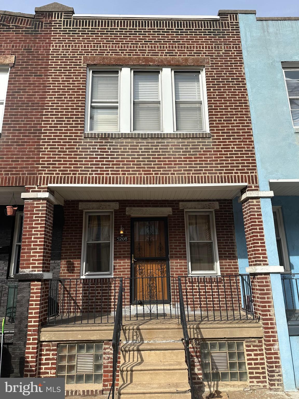 This 2-bedroom, 1.5-bathroom home is a Great investment opportunity with hardwood floors, front porch, full basement, newer front door and small back yard.