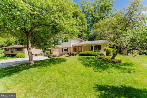 Photo of 4911 Wycliff Lane, FAIRFAX, VA 22032 (MLS # VAFX2307352)