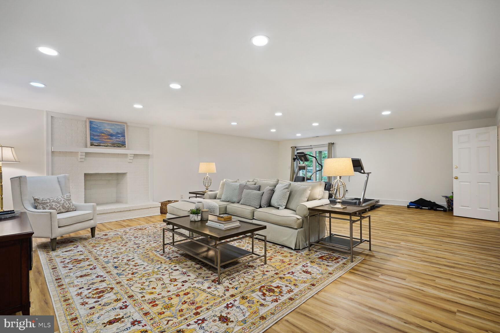 LYNWOOD - Residential