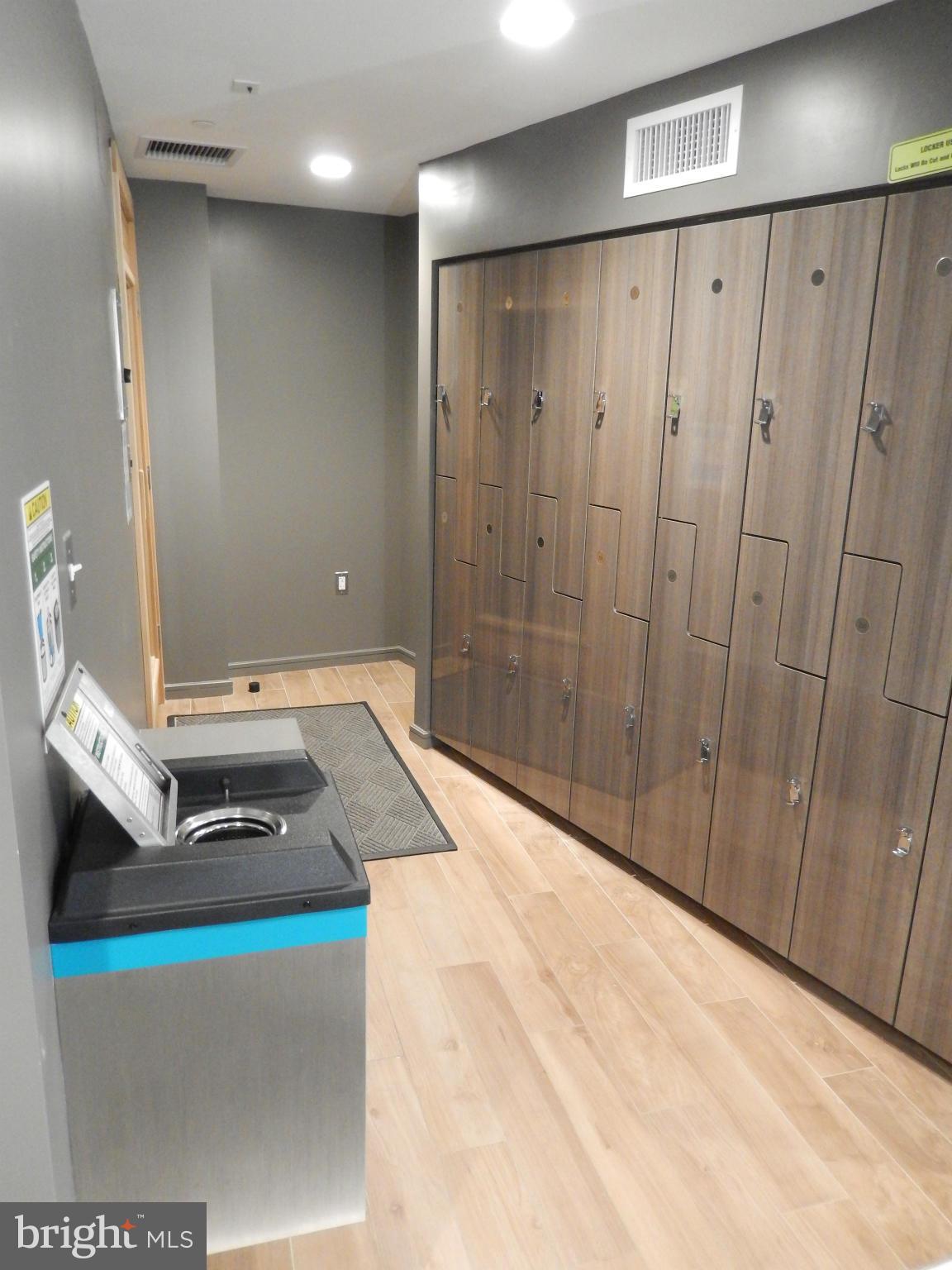 ROTONDA - Residential Lease