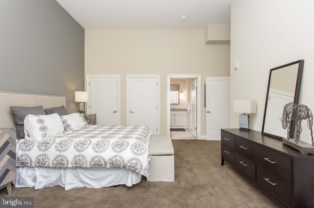 LOGAN SQUARE - Residential Lease