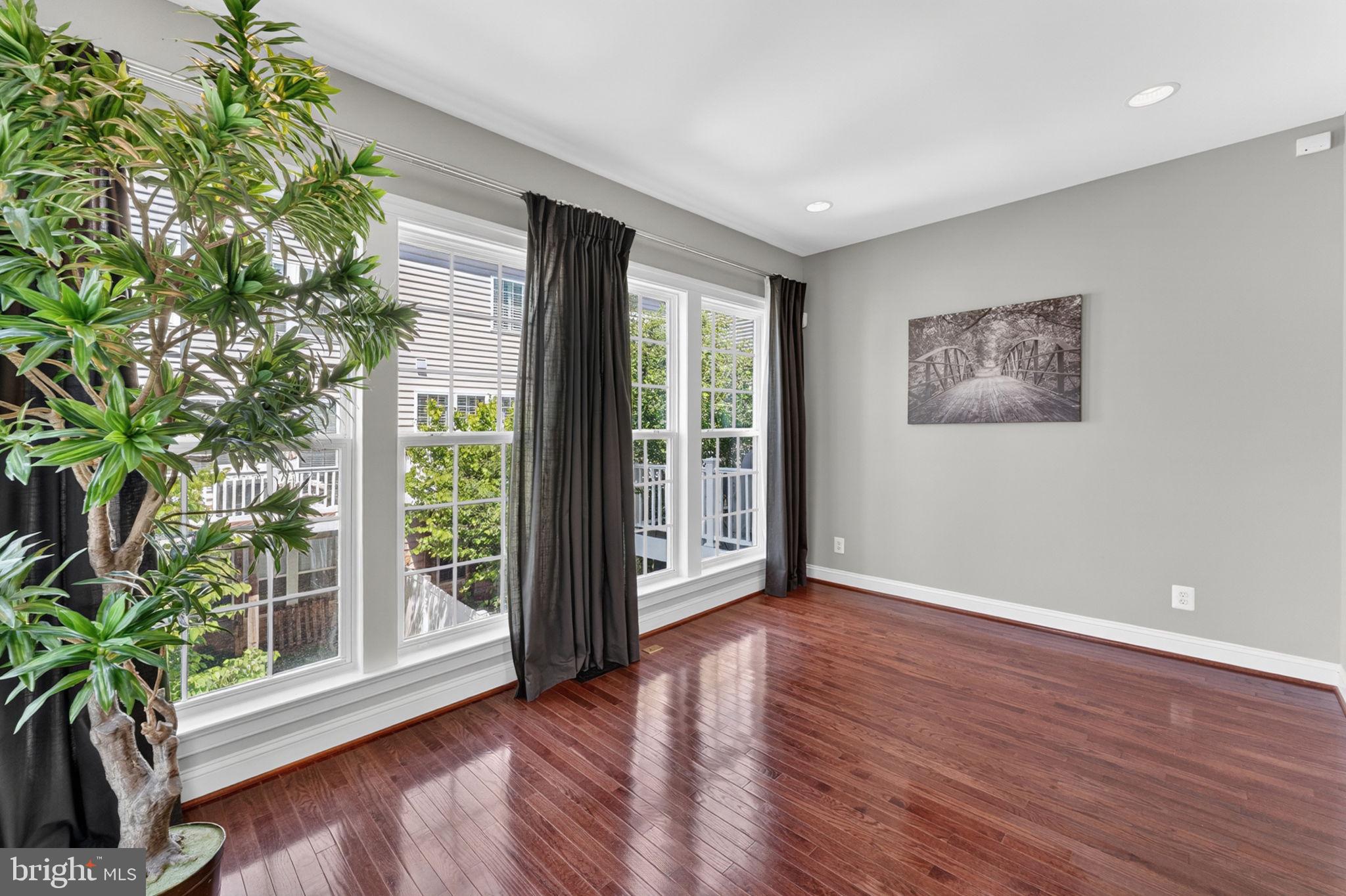 EAST GATE - Residential