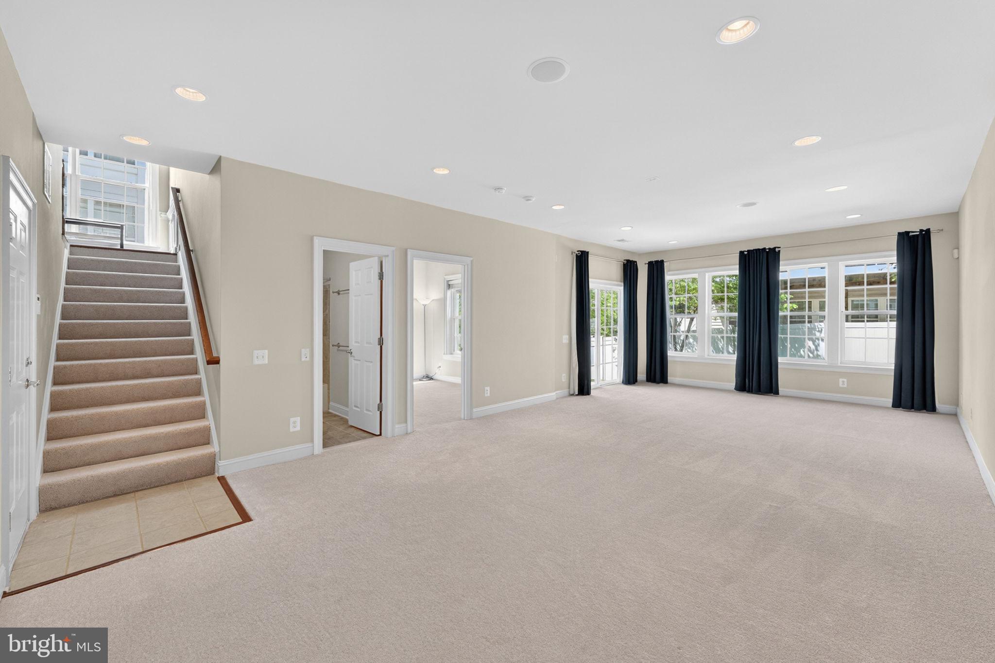 EAST GATE - Residential