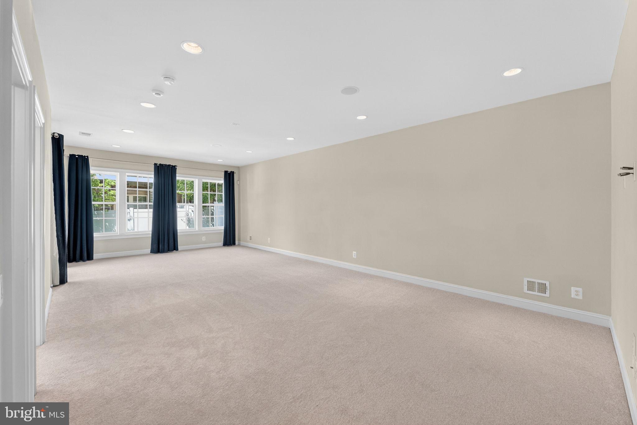 EAST GATE - Residential