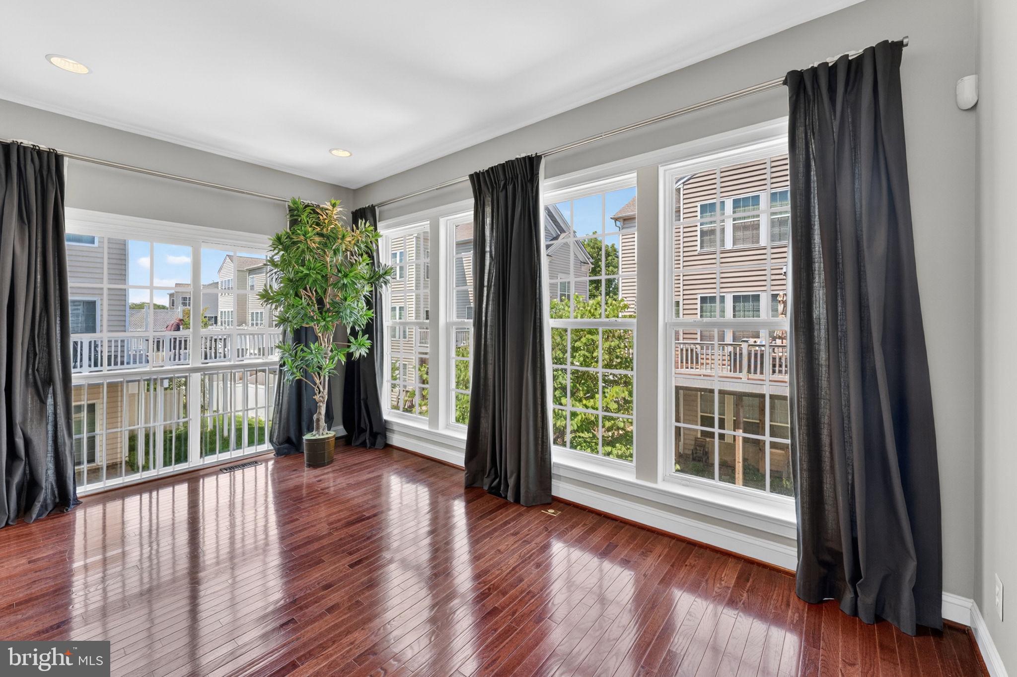 EAST GATE - Residential