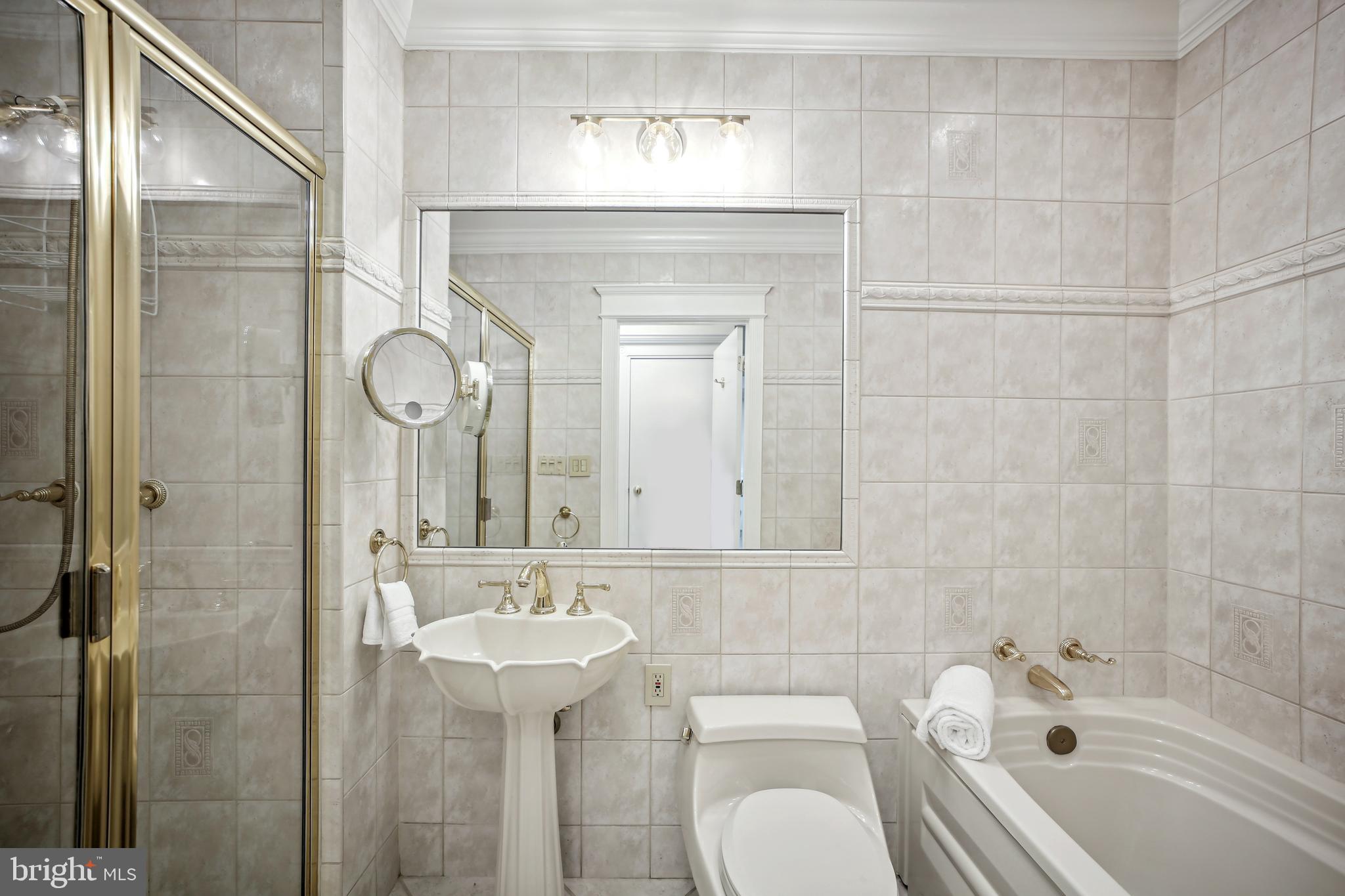 HYDE PARK - Residential