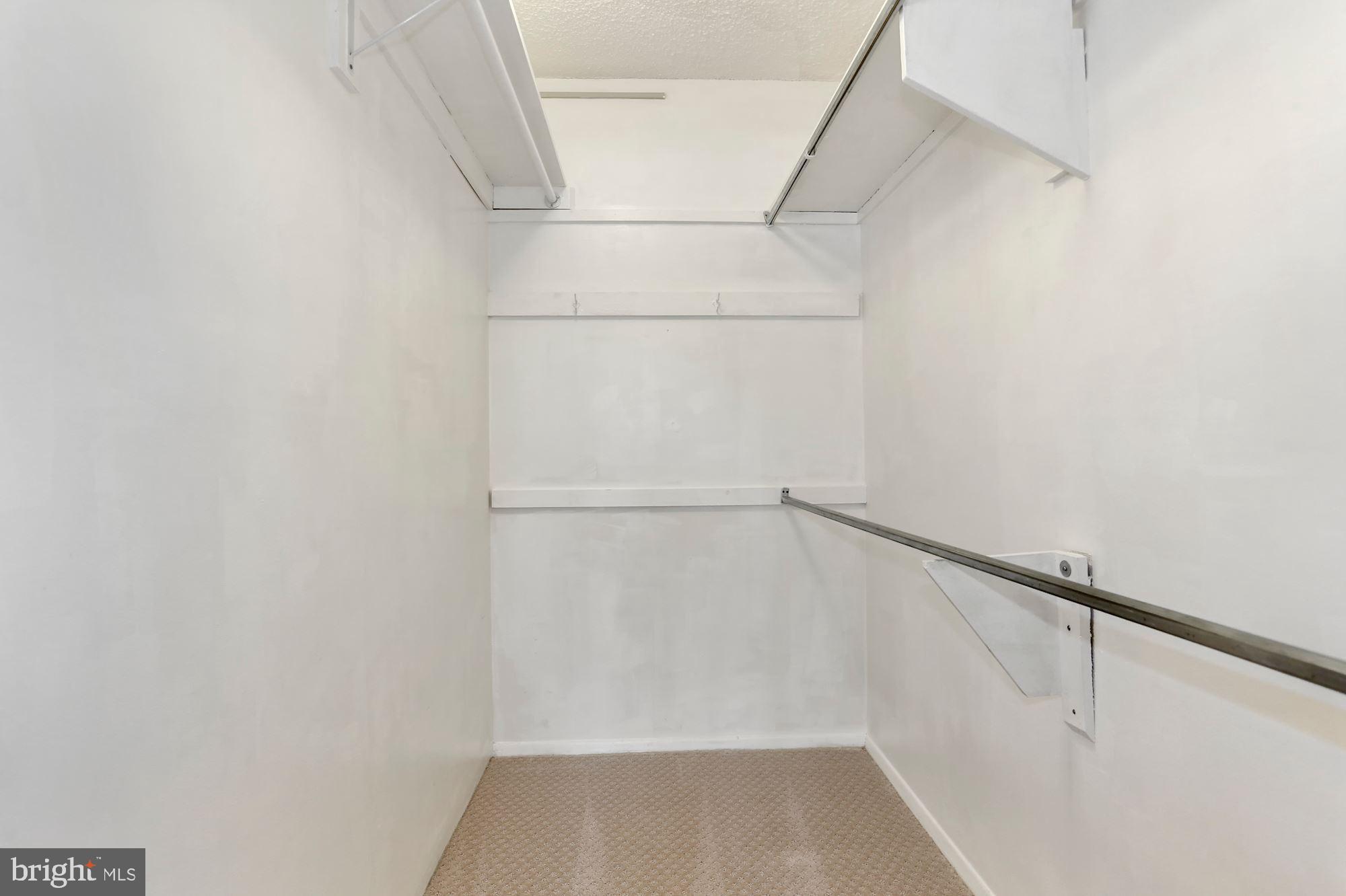 HYDE PARK - Residential