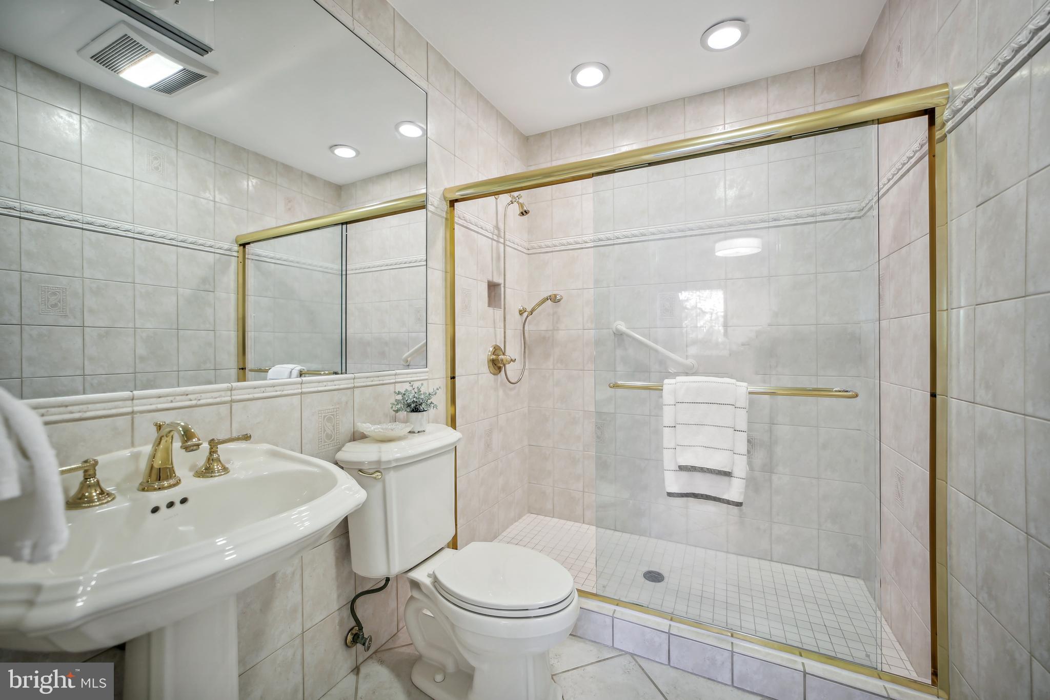 HYDE PARK - Residential