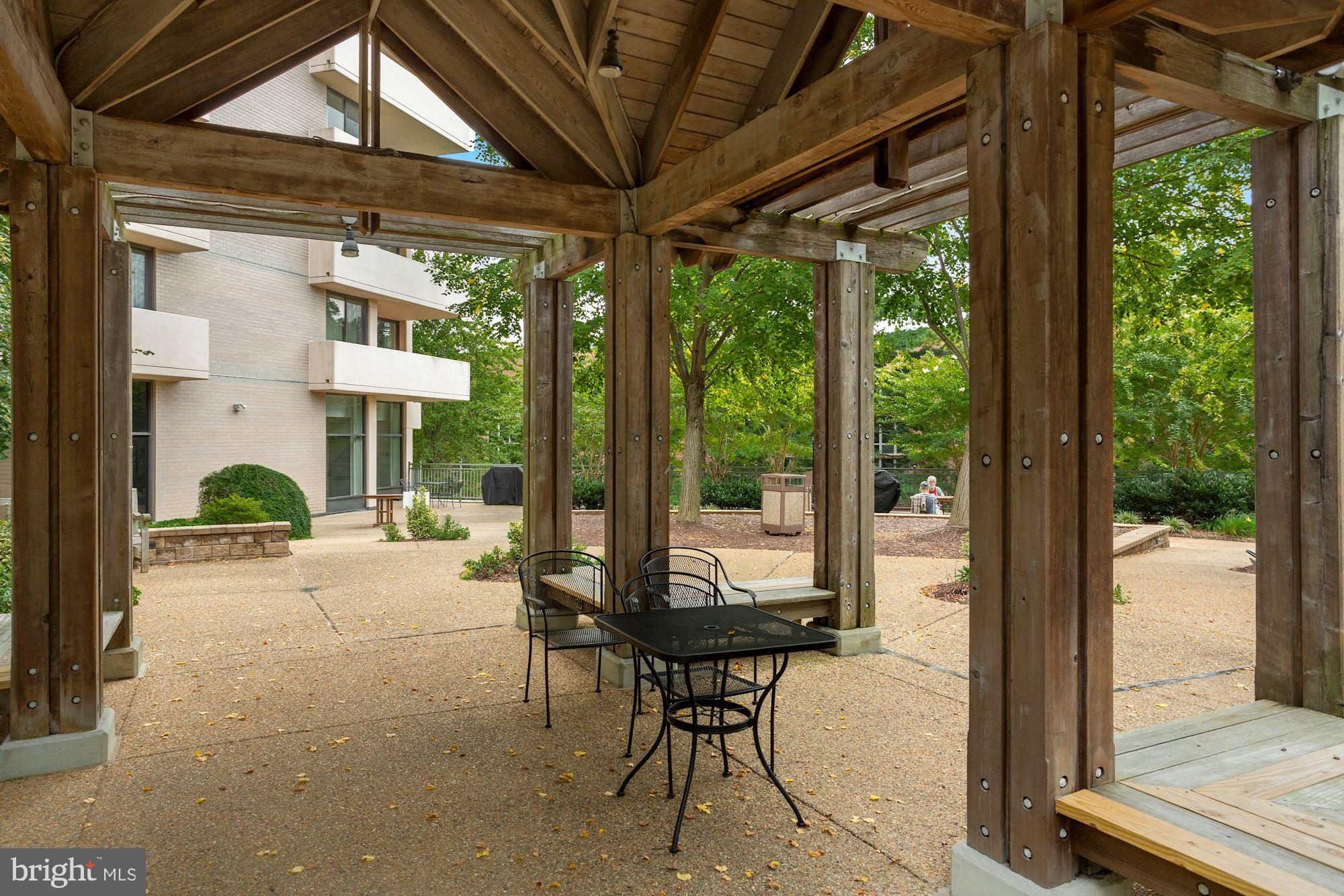 HYDE PARK - Residential