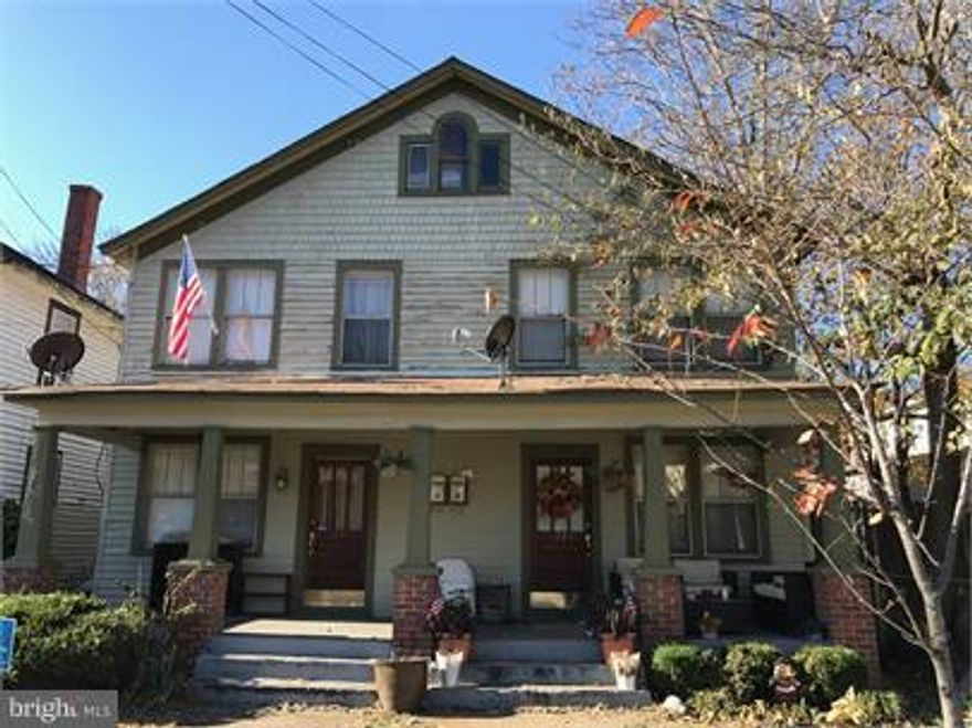 Spacious Duplex featuring 2 bedrooms, 1 bath and hardwood floors in the heart of Downtown Fredericksburg!  Walking distance to VRE, shops, restaurants and the University of Mary Washington. Housing Choice Program Vouchers accepted. Showings by Appointment Only.  Credit Check Required. $10 Monthly HVAC filter program. Delivered Quarterly. Tenant pays half of full water bill. Billed Monthly.