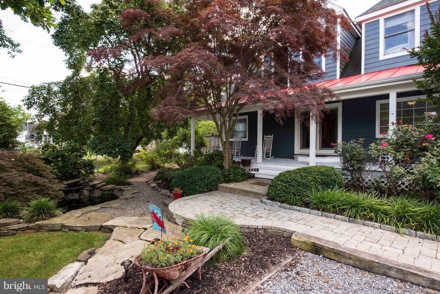 CHARMING CAPE COD STYLE HOME IN LOCH HAVEN! TRUE COASTAL LIVING FEEL W/ UNIQUE FEATURES OF OLD & NEW! ONE OF THE ORIGINAL HOMES OF LOCH HAVEN, BEAUTIFULLY UPDATED! RIVER VIEWS & LOCATED JUST STEPS FROM COMM. BEACH/OVERLOOK/MARINA. EXPANSIVE FRONT PORCH, HARDIPLANK SIDING, CUSTOM LANDSCAPING & DETACHED STUDIO ALL MAKE THIS HOME A MUST SEE!