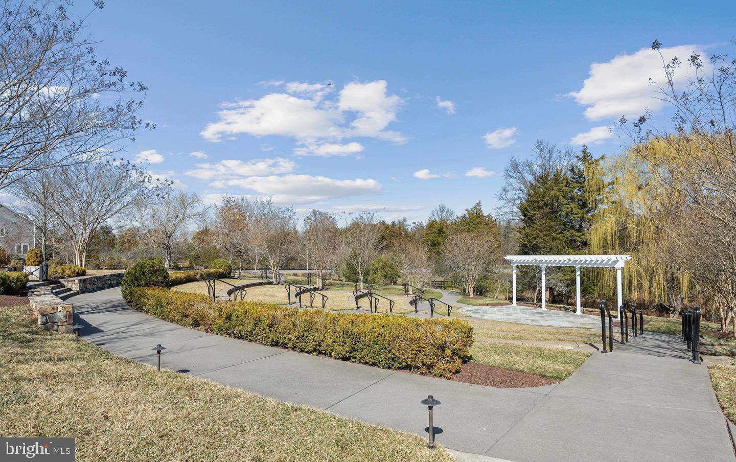 GREENS SOUTH AT WILLOWSF - Residential