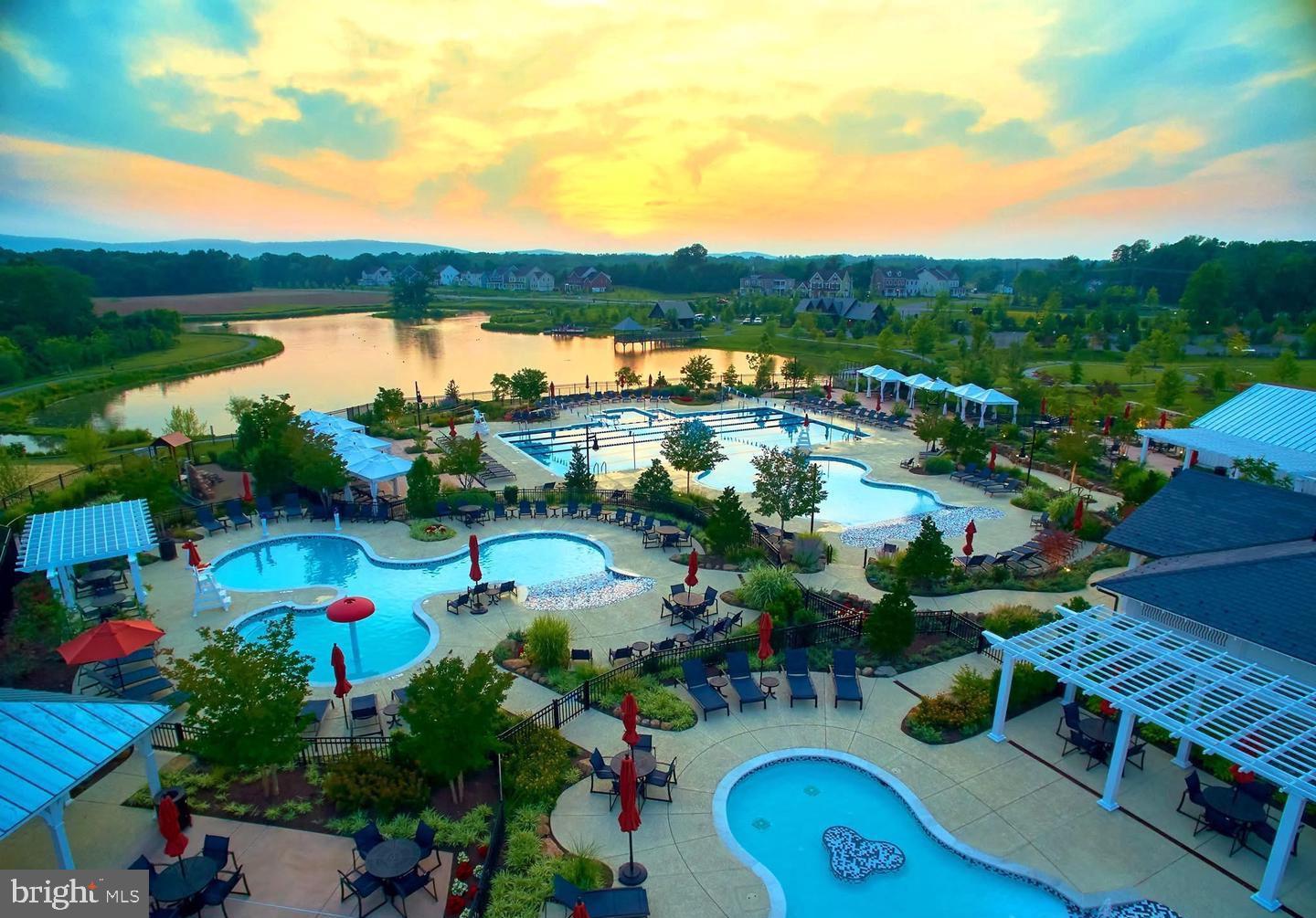 GREENS SOUTH AT WILLOWSF - Residential