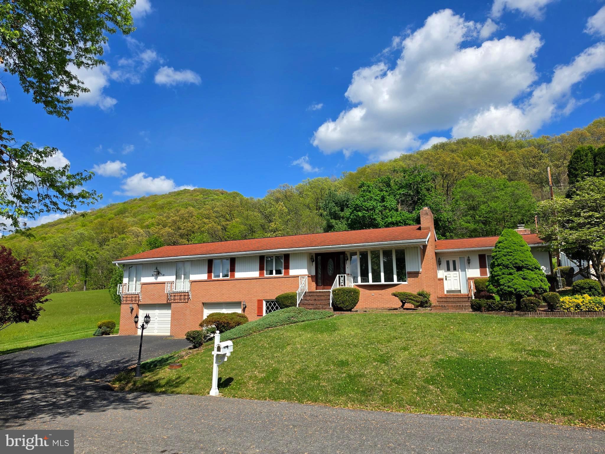 13710 CARDINAL DRIVE SE