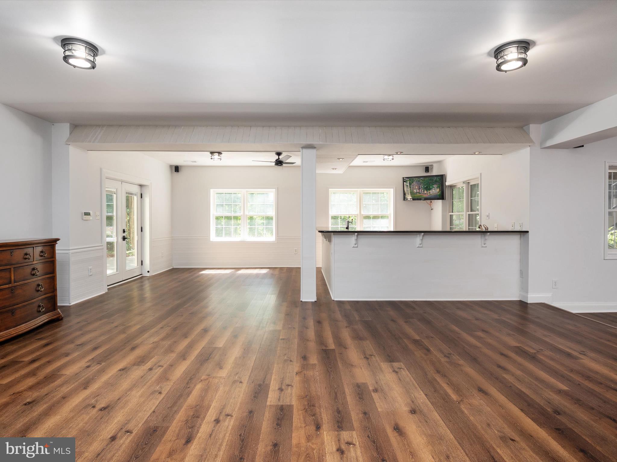 SOUTH RIVER COLONY - Residential