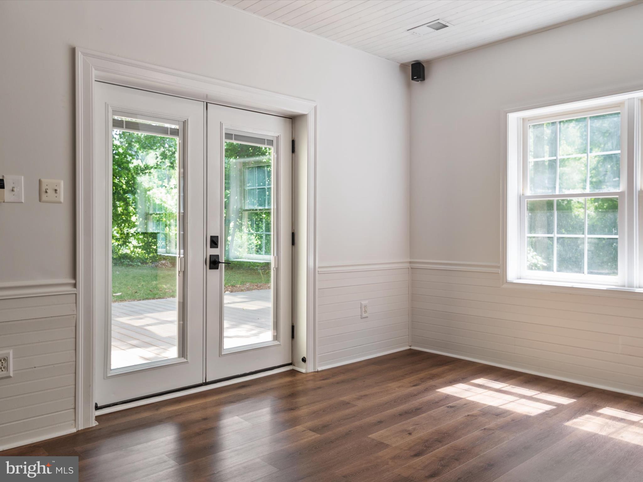 SOUTH RIVER COLONY - Residential