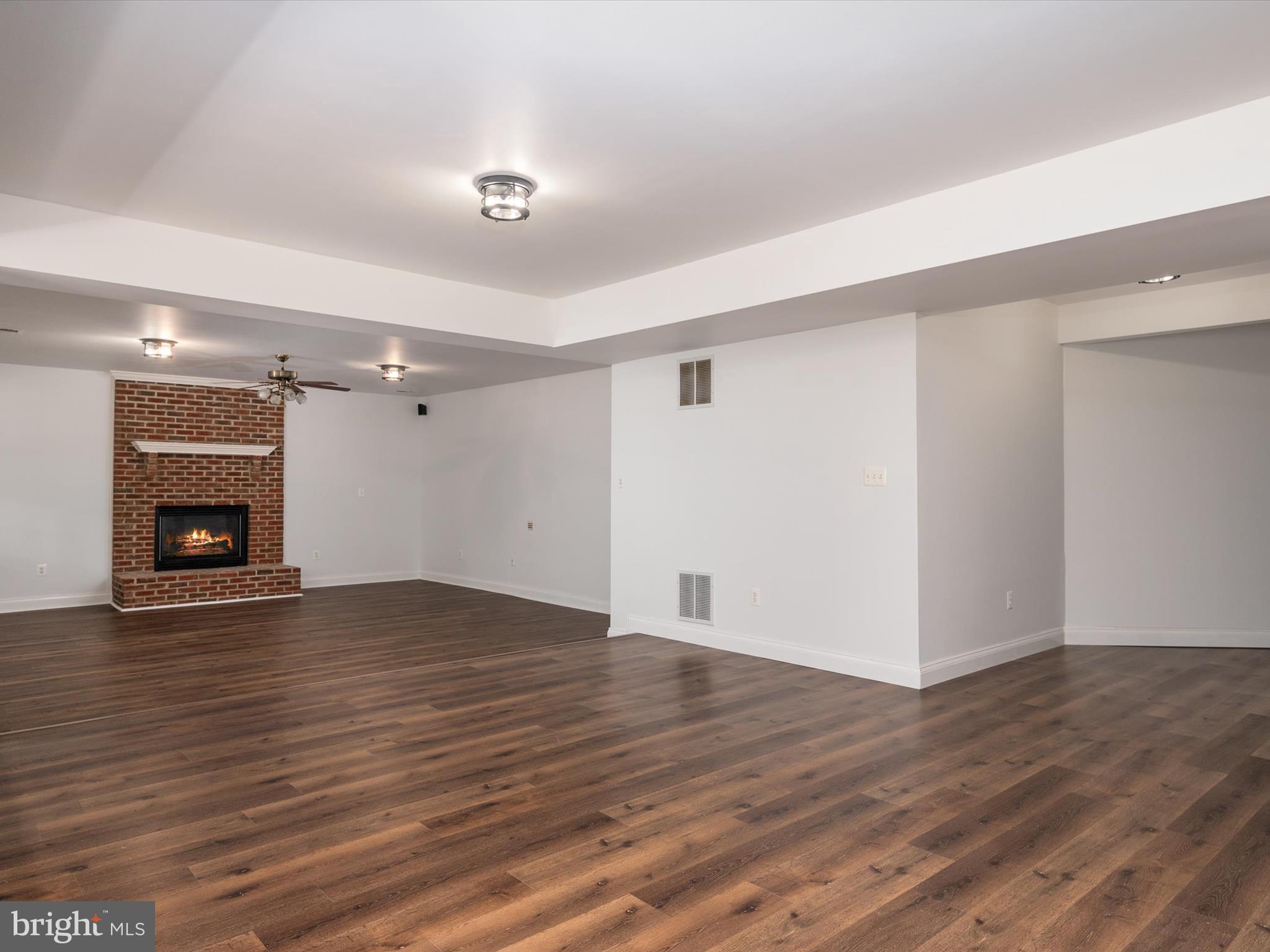 SOUTH RIVER COLONY - Residential